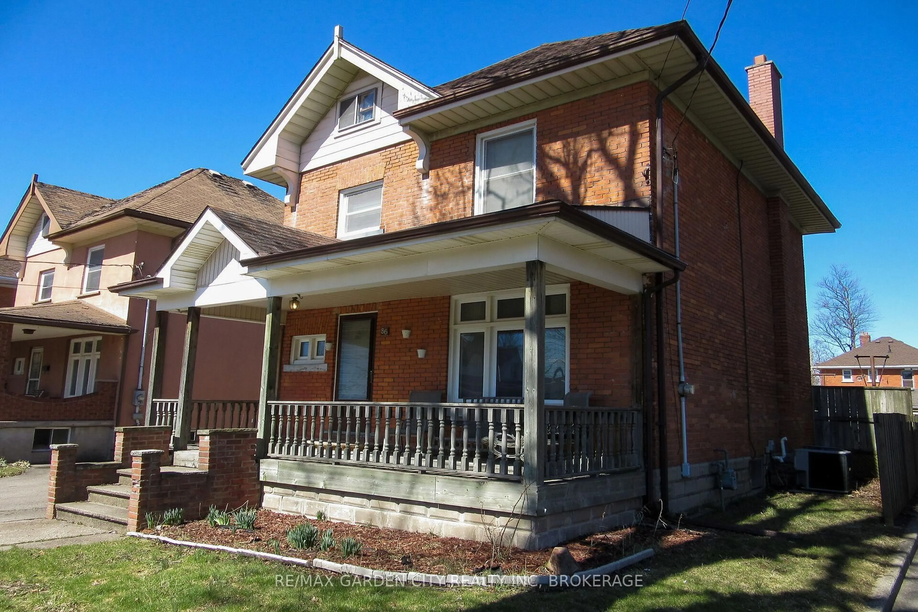 Home with brick exterior material, street for 86 GRIFFITH St, Welland Ontario L3B 4G4