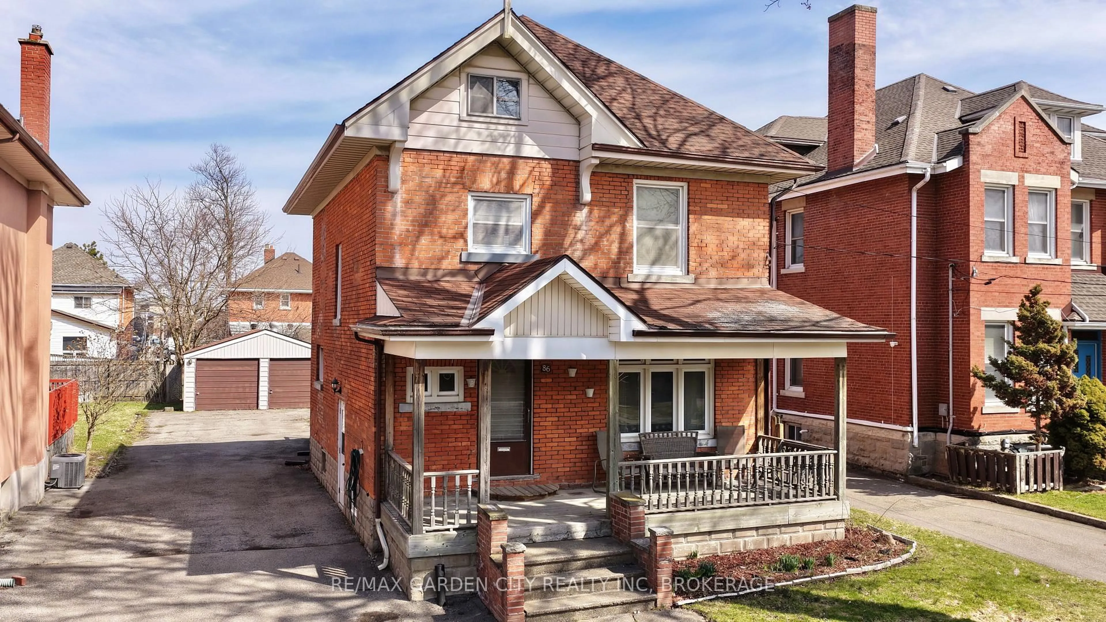 Home with brick exterior material, street for 86 GRIFFITH St, Welland Ontario L3B 4G4
