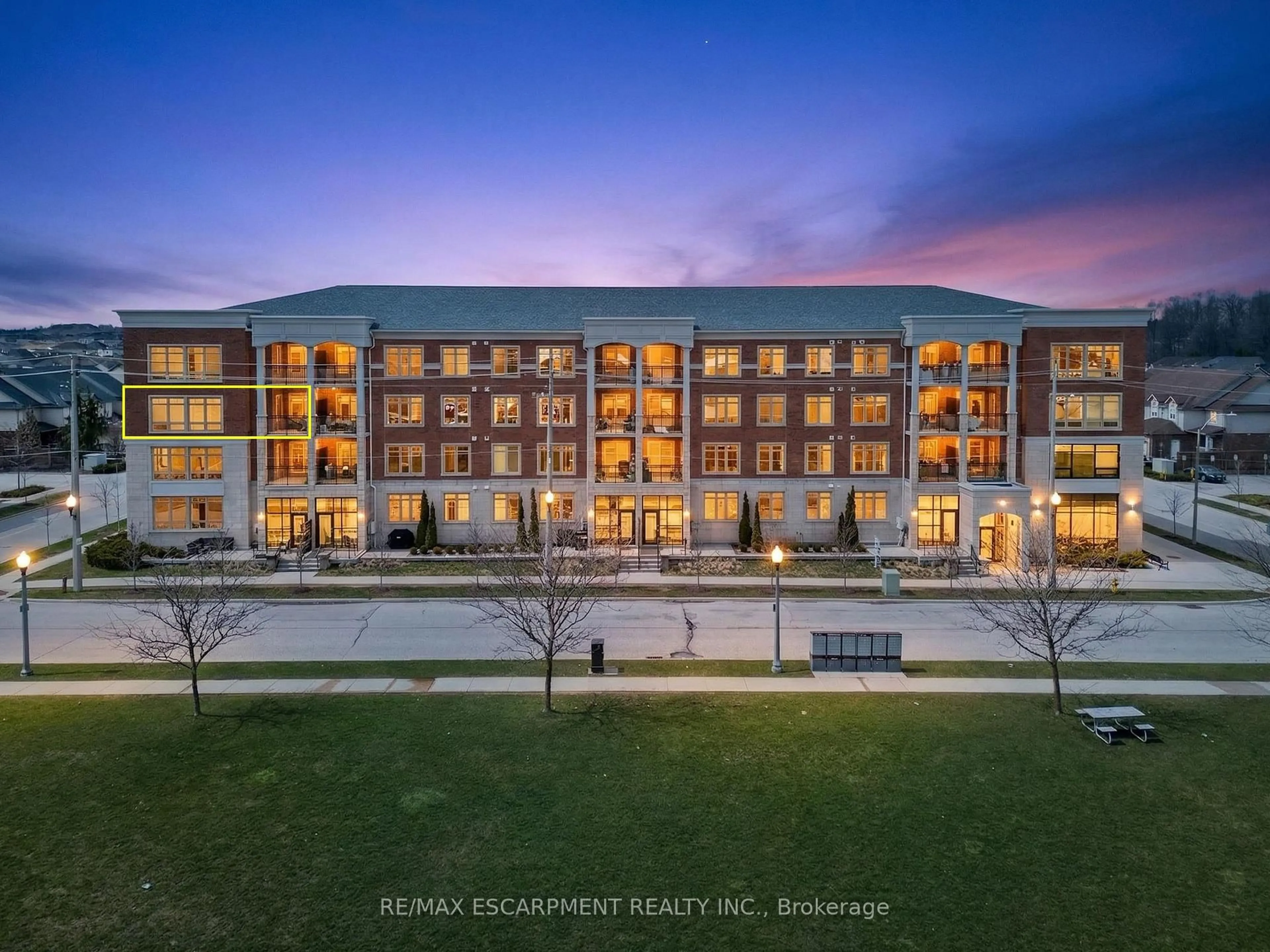 A pic from outside/outdoor area/front of a property/back of a property/a pic from drone, building for 175 Commonwealth St #202, Kitchener Ontario N2E 0H4