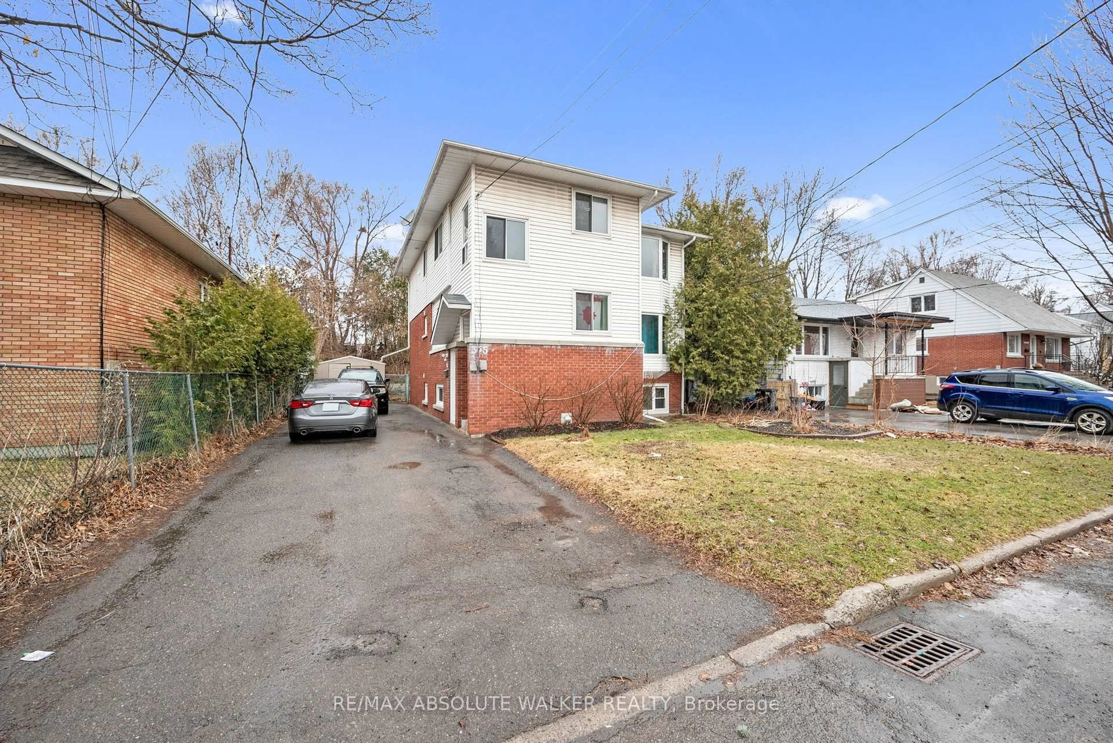 A pic from outside/outdoor area/front of a property/back of a property/a pic from drone, street for 375 St. Denis St, Ottawa Ontario K1L 5H8