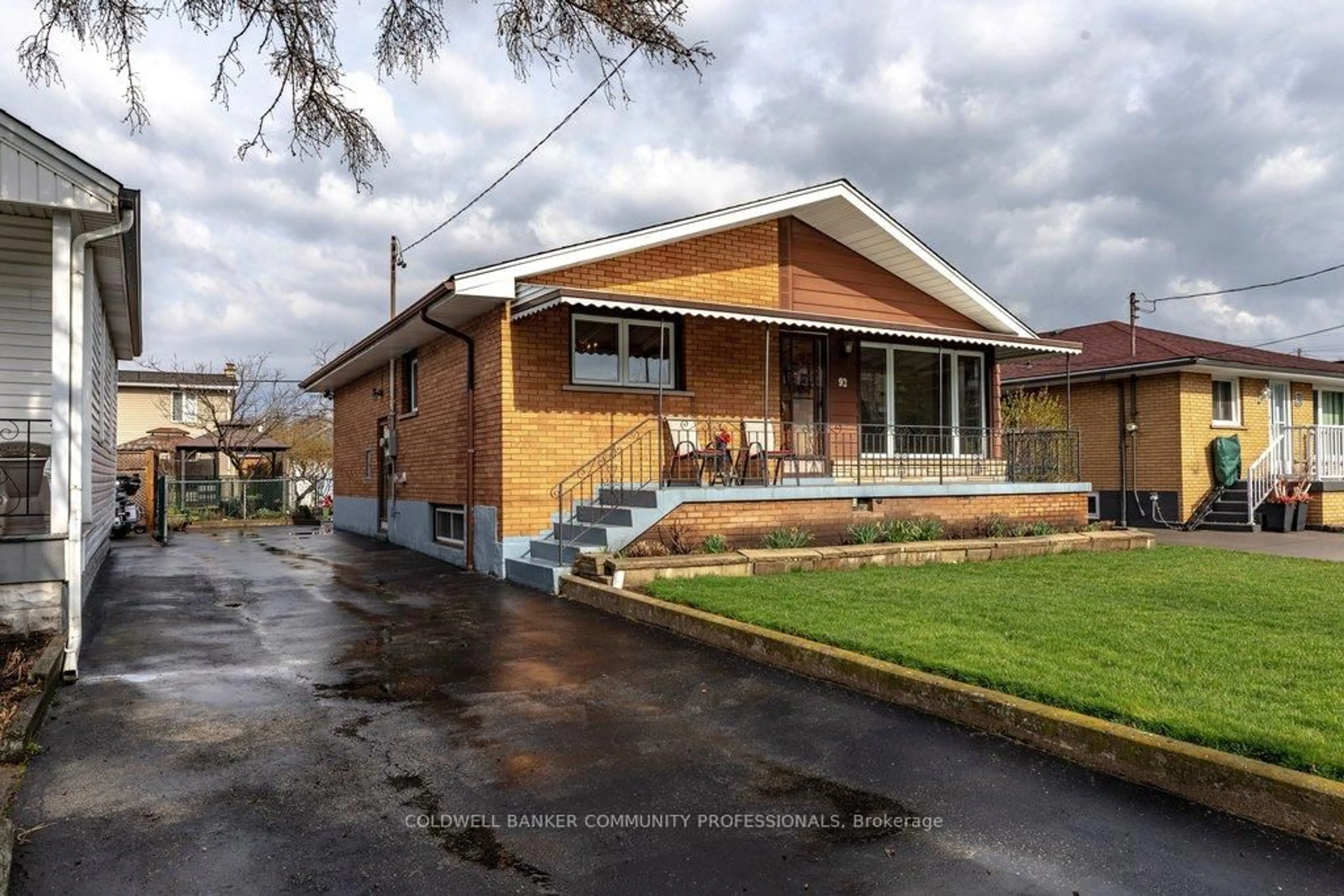 Home with brick exterior material, street for 92 Reid Ave, Hamilton Ontario L8K 3V1