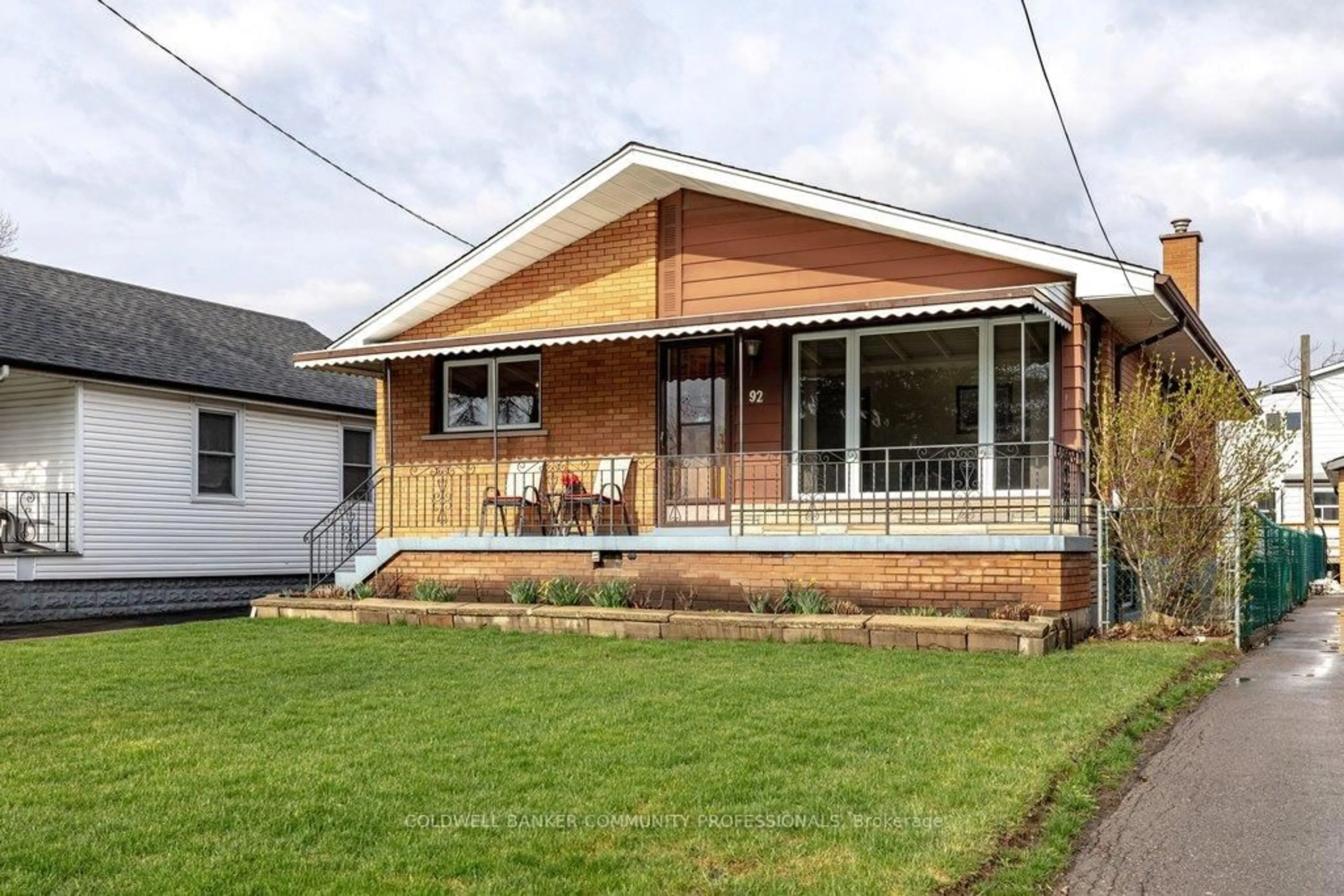 Home with brick exterior material, street for 92 Reid Ave, Hamilton Ontario L8K 3V1