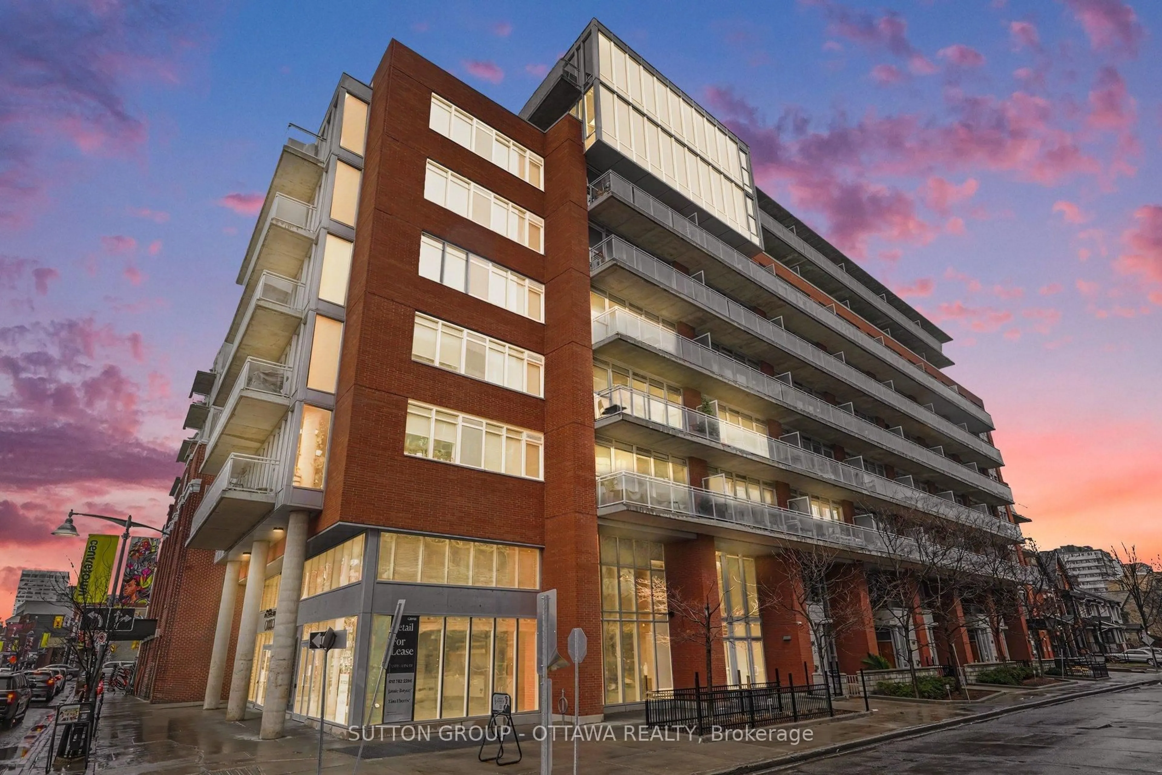 Patio, building for 354 Gladstone Ave #323, Ottawa Ontario K2P 0R4