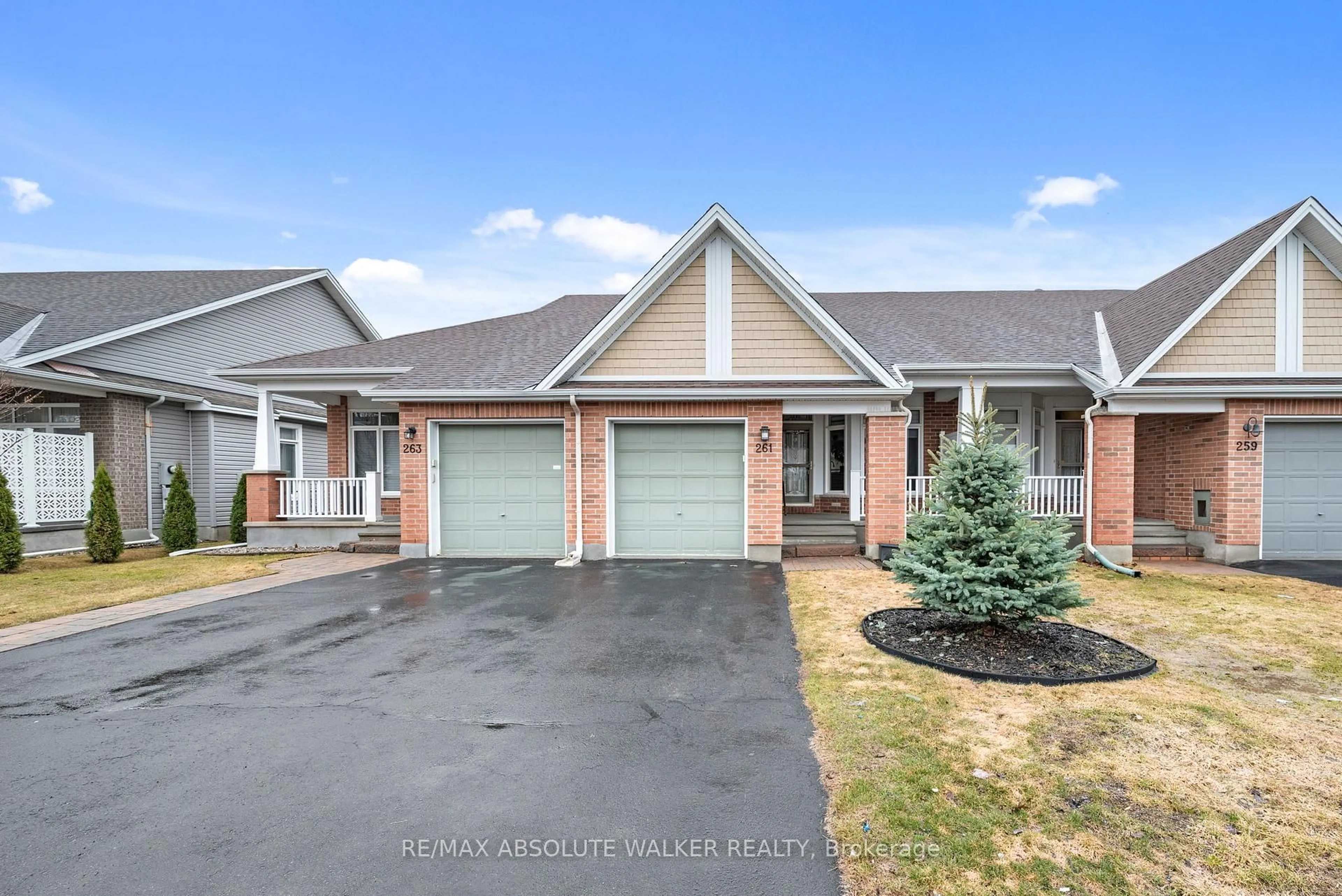 A pic from outside/outdoor area/front of a property/back of a property/a pic from drone, street for 261 Bulrush Cres, Ottawa Ontario K1T 0E5