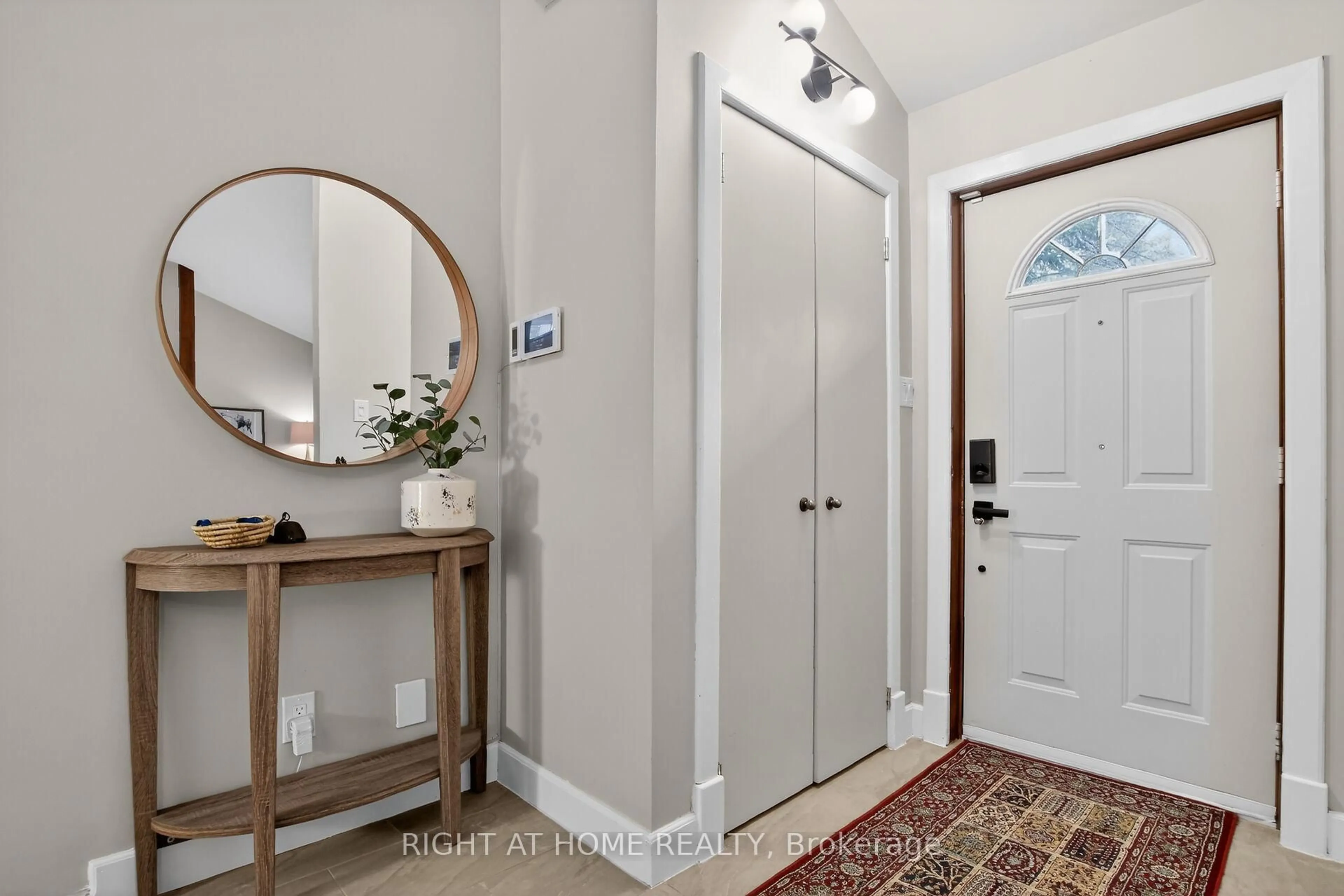 Indoor entryway for 3616 Forestview Lane, Ottawa Ontario K0A 1T0