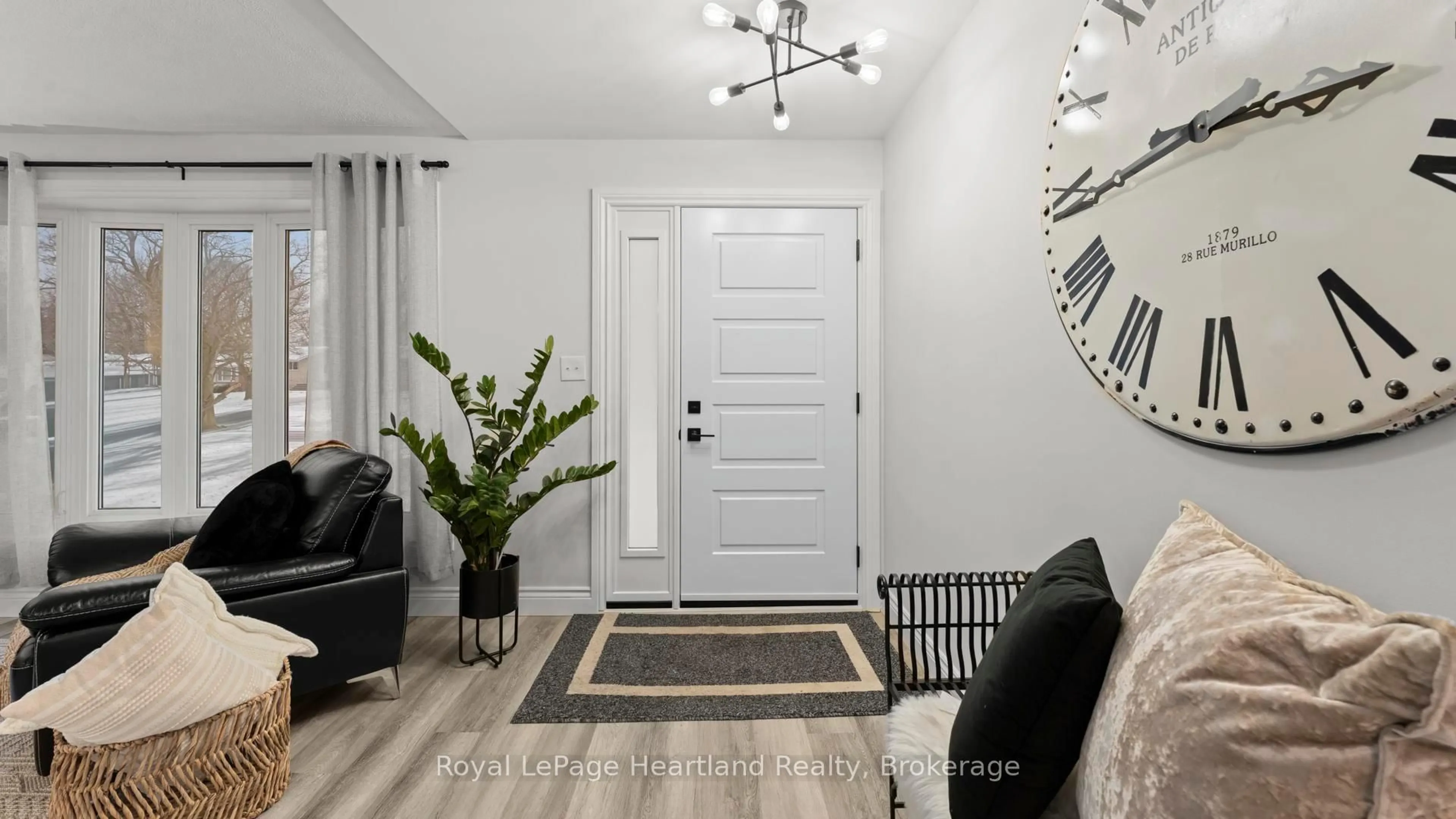 Indoor entryway for 17 SUNCOAST Dr, Goderich Ontario N7A 4H1