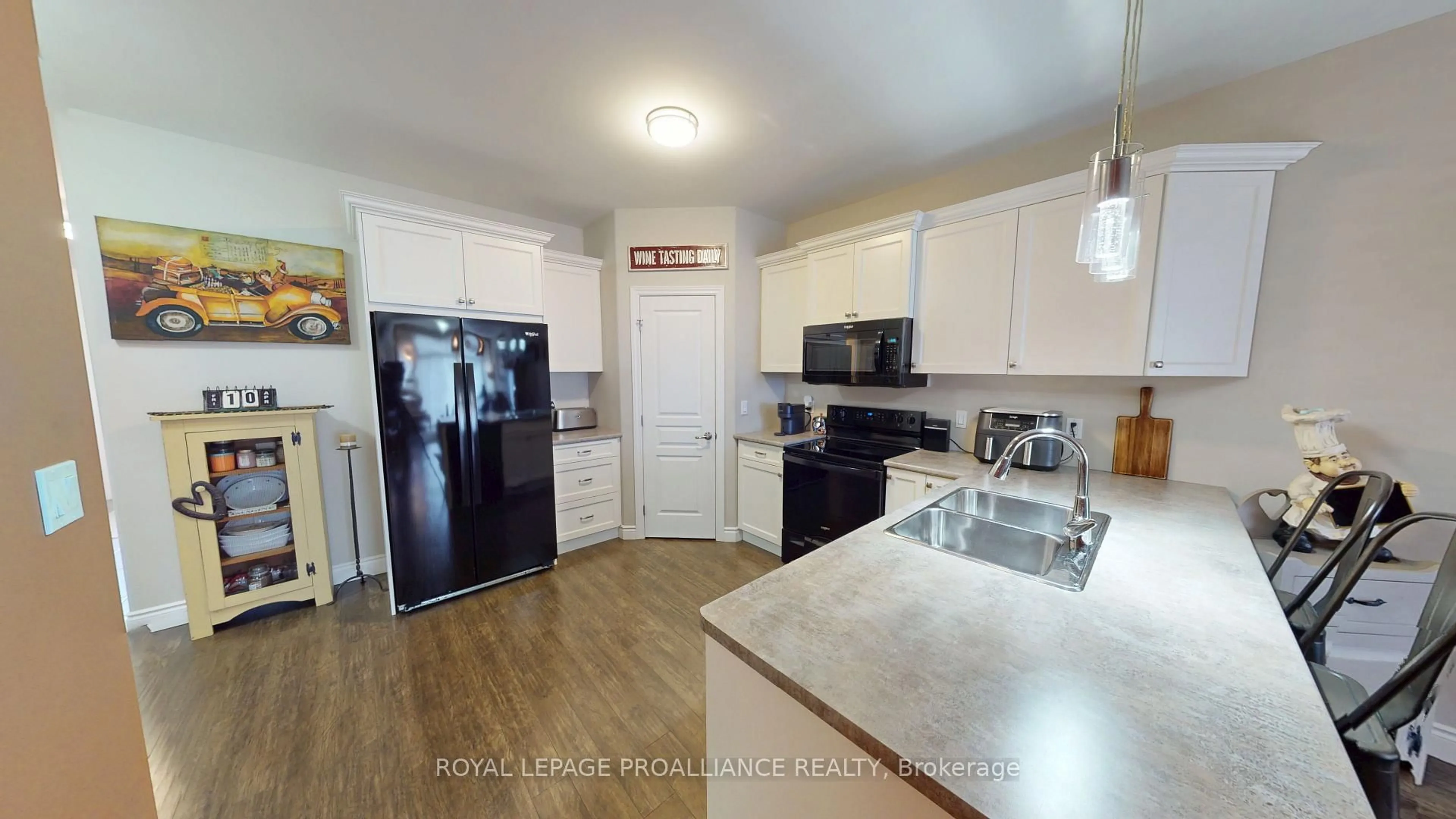 Open concept kitchen, unknown for 23 Ledgerock Crt, Quinte West Ontario K8R 0A1