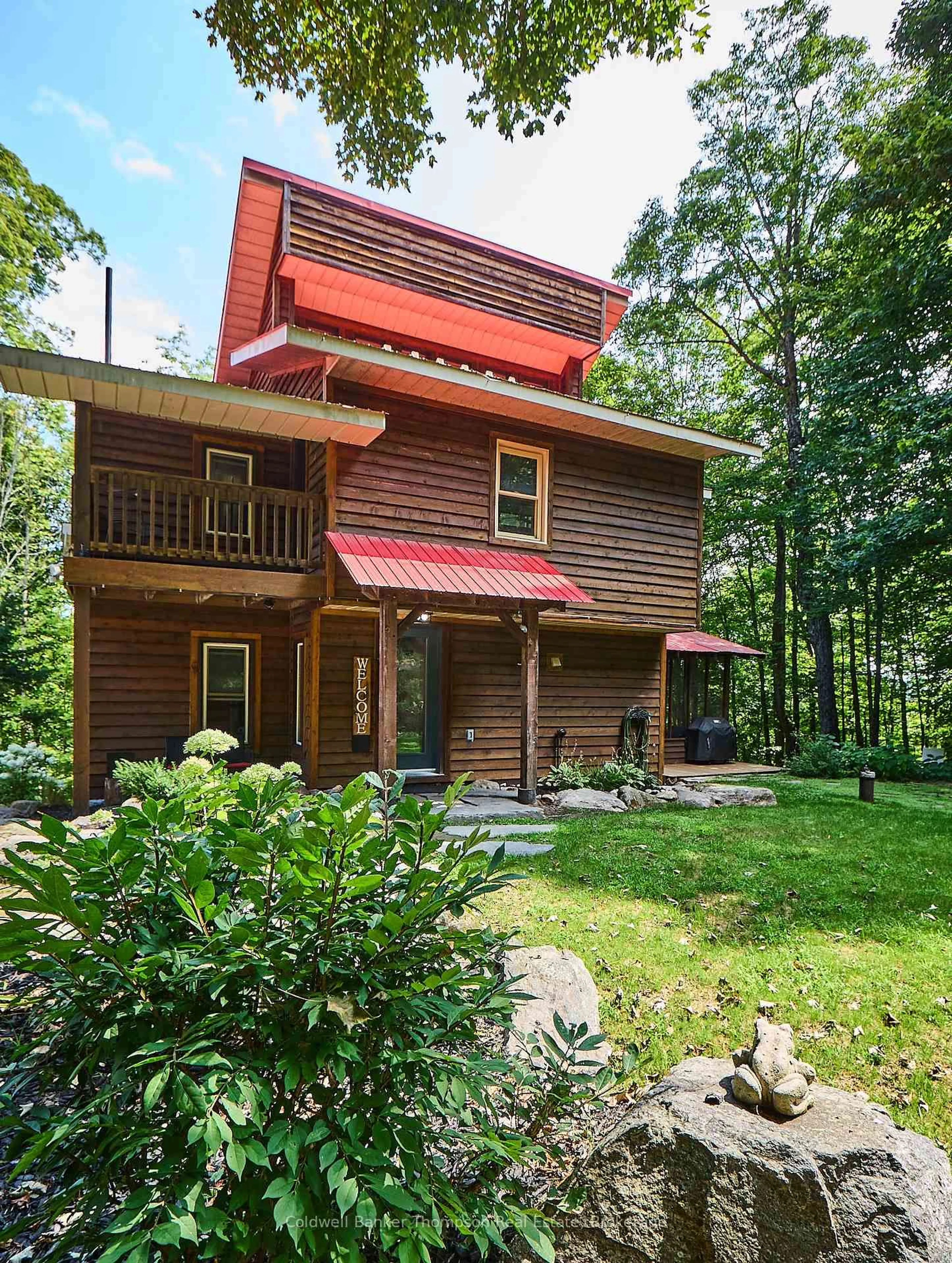 Home with vinyl exterior material, unknown for 869 North Mary Lake Rd, Huntsville Ontario P1H 1S4