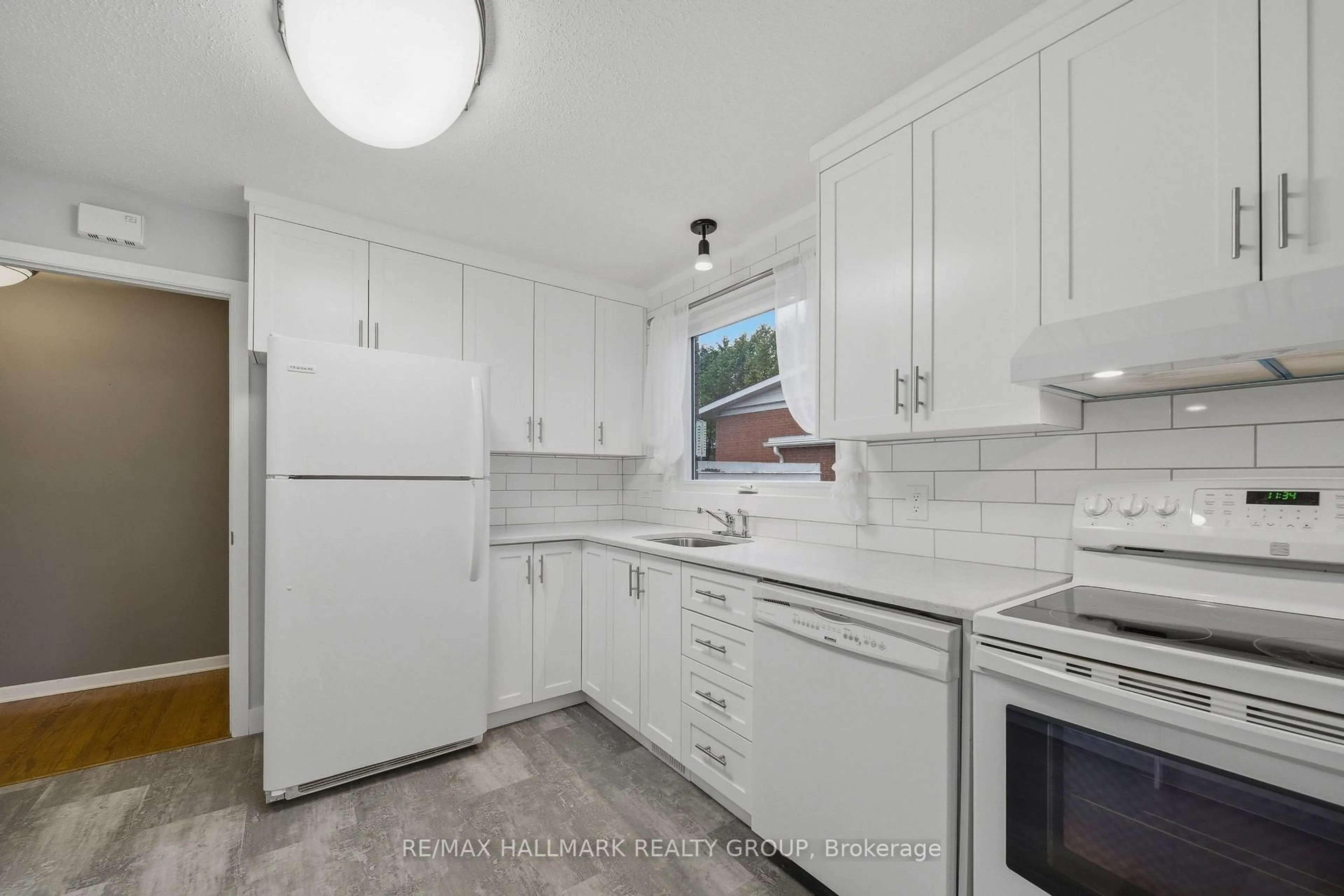 Standard kitchen, ceramic/tile floor for 69 Woodmount Cres, Ottawa Ontario K2E 5P9