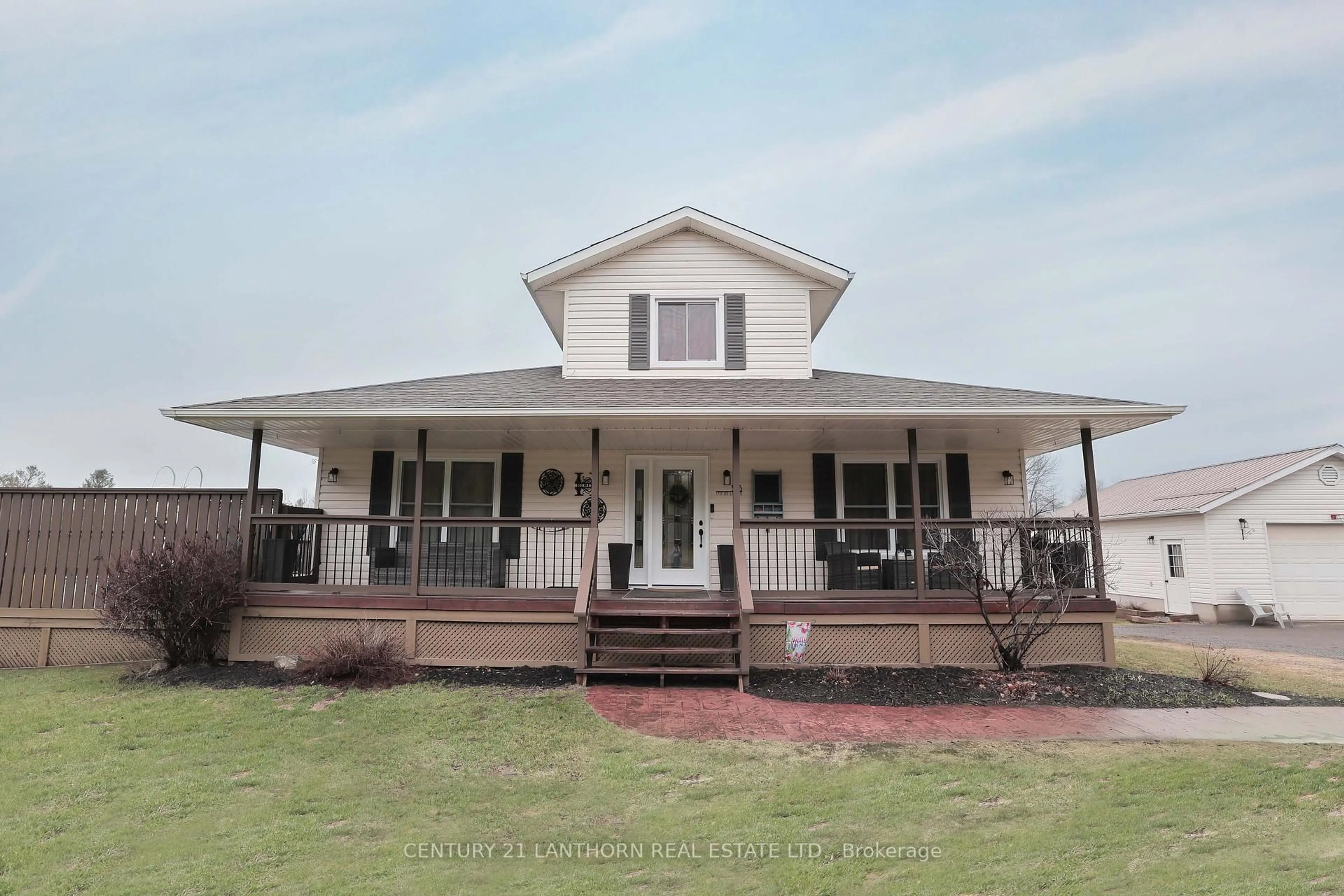 Home with vinyl exterior material, building for 305 Centre Line Rd, Limoges Ontario K0K 2M0