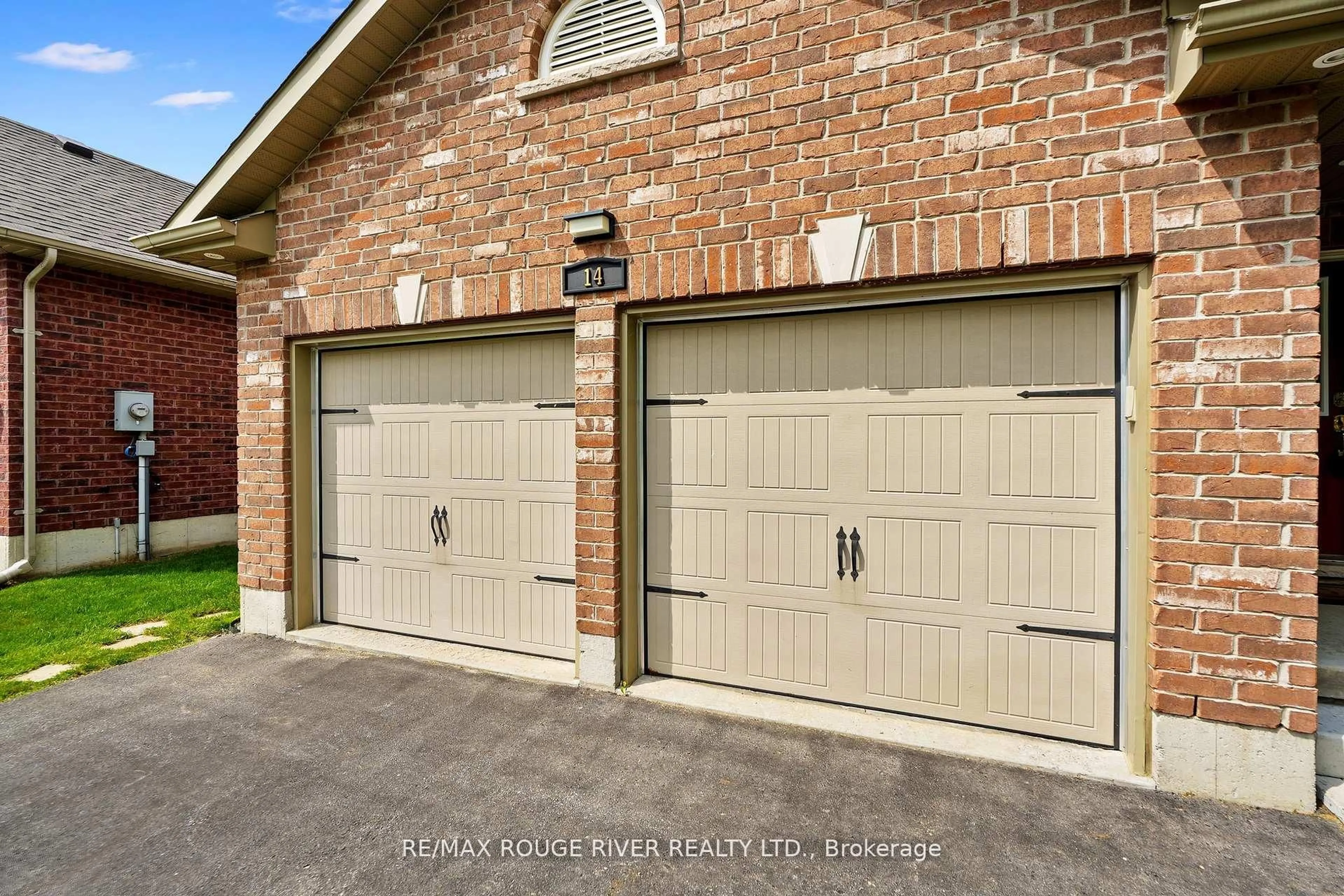 Indoor garage for 14 Algonquin Ave, Brighton Ontario K0K 1H0