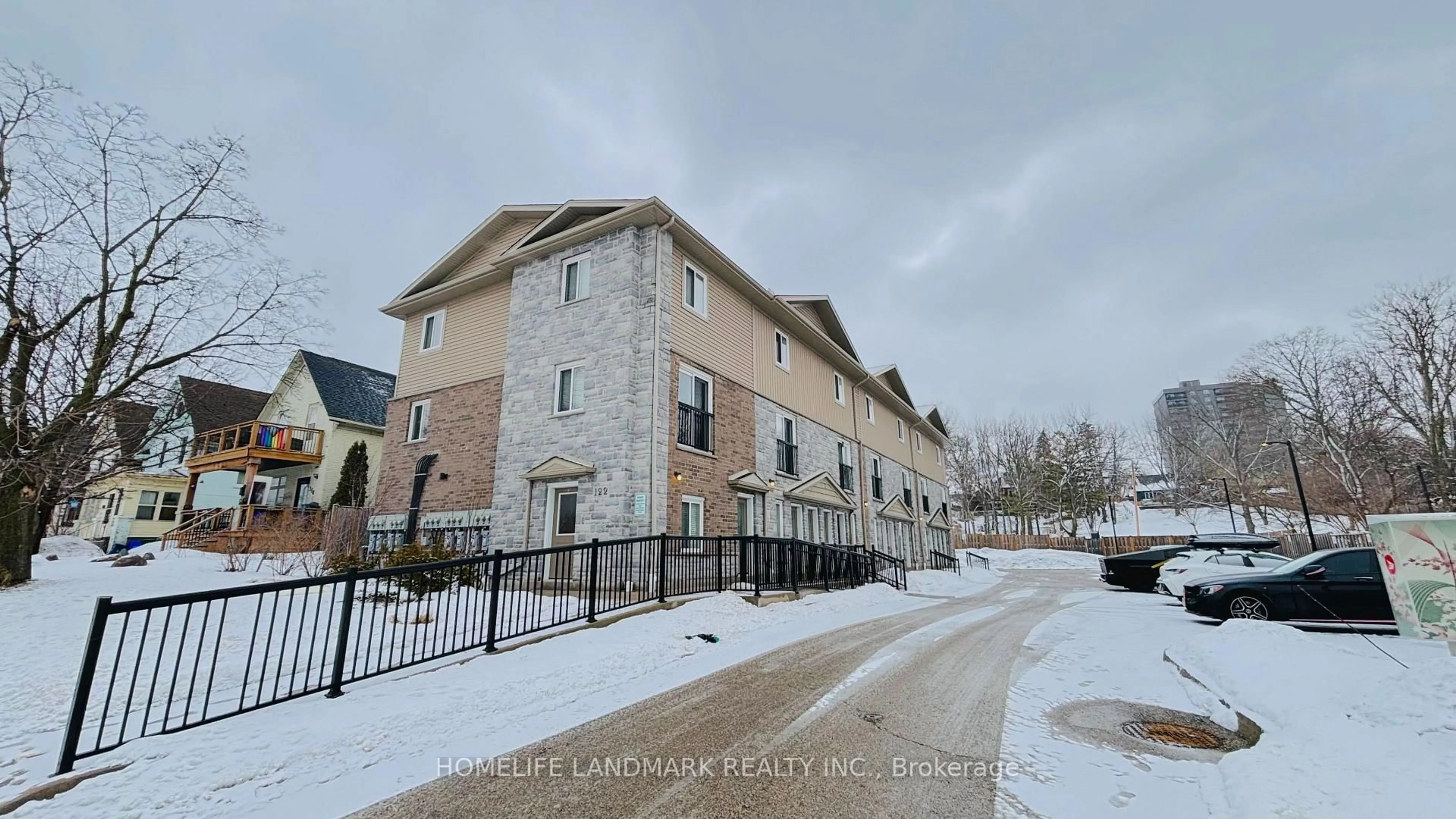 Unknown for 122 Courtland Ave #6, Kitchener Ontario N2G 0B8