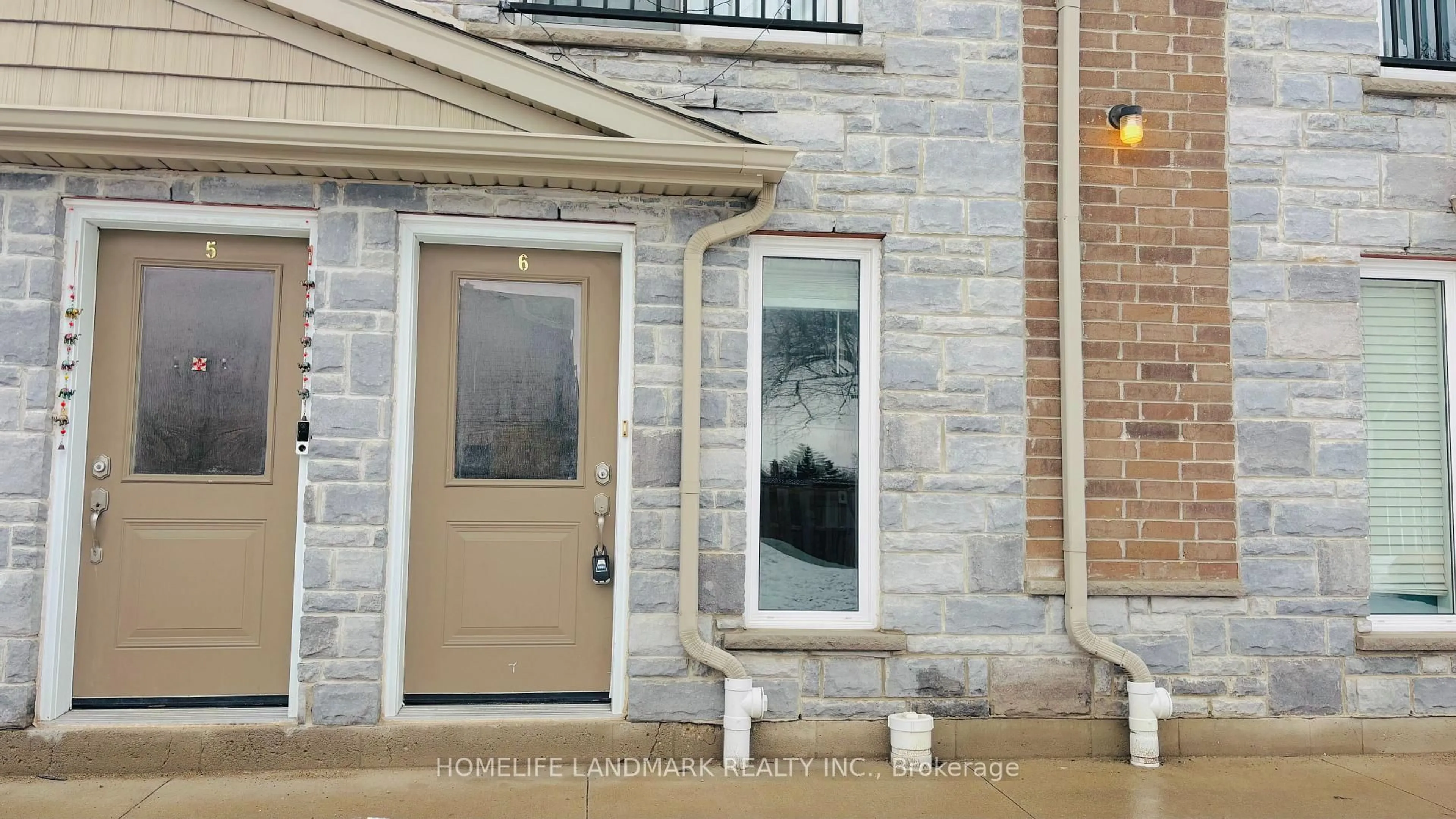Unknown for 122 Courtland Ave #6, Kitchener Ontario N2G 0B8