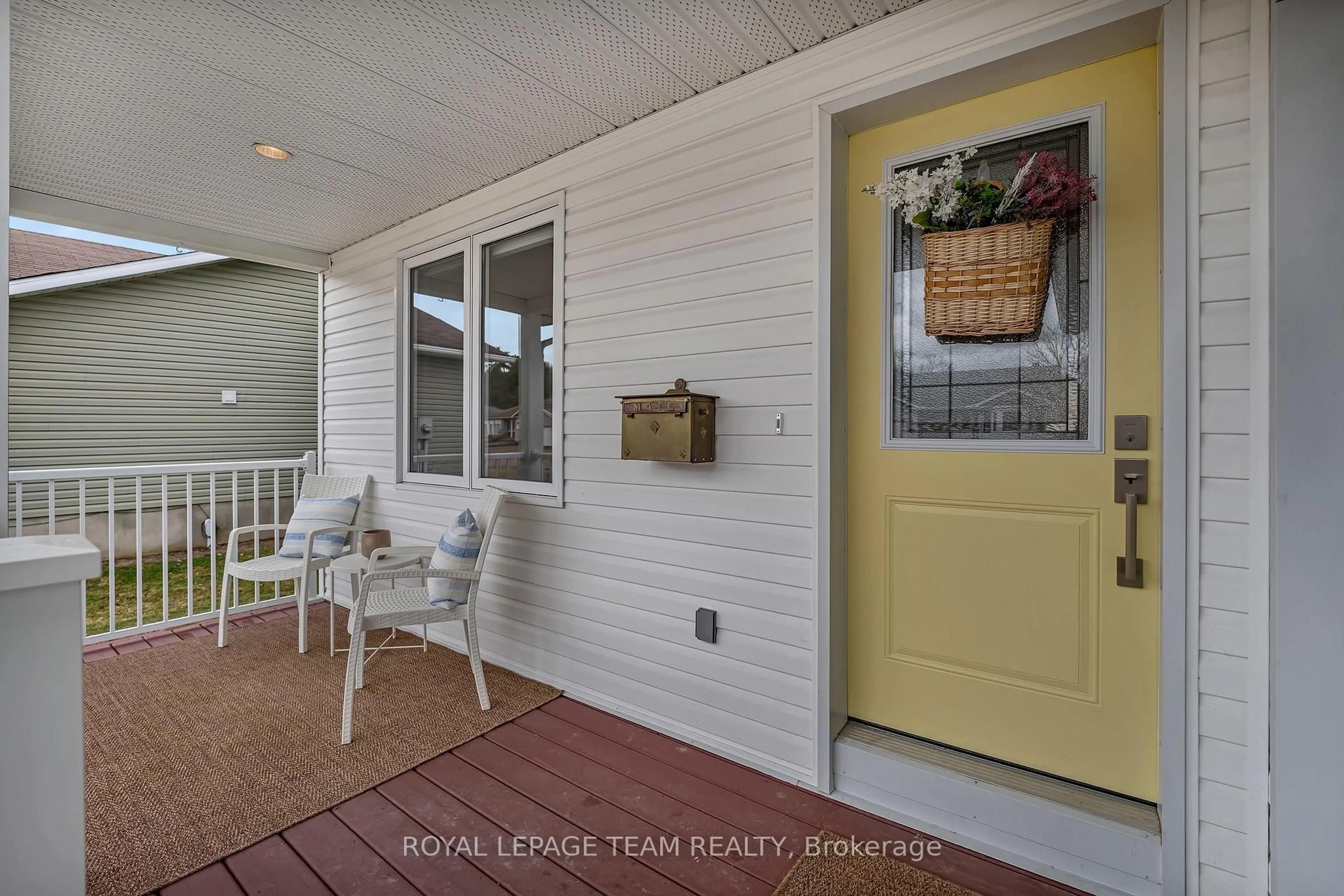 Indoor entryway for 54 Haramis Dr, Renfrew Ontario K7V 4M8