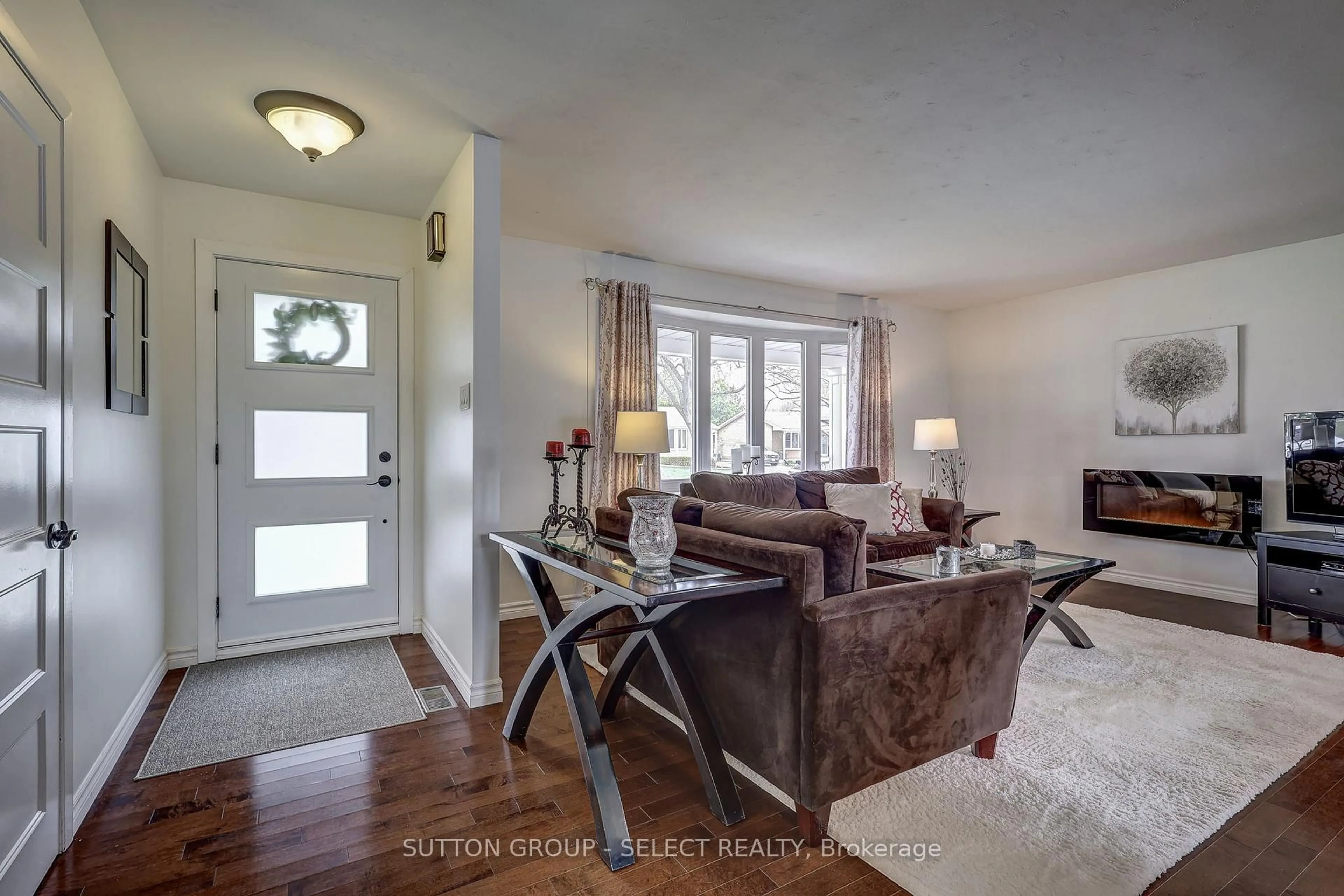 Living room with furniture, unknown for 116 DOWNING Cres, London South Ontario N6C 3C8