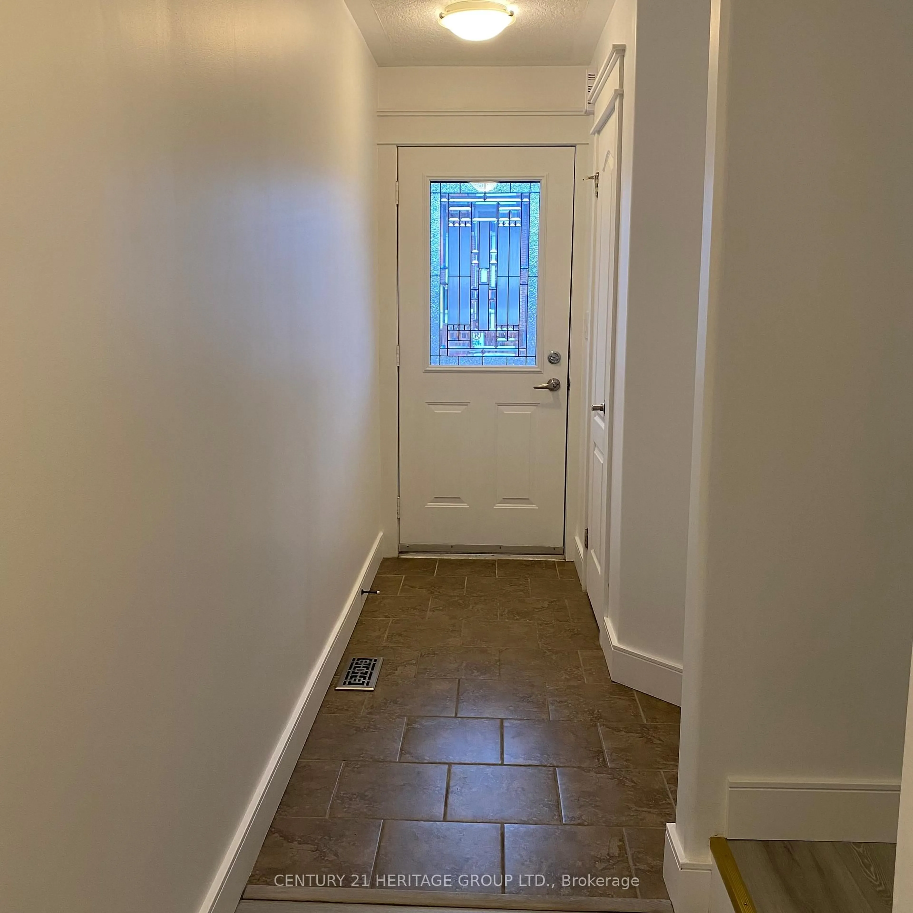 Indoor entryway for 317 Mill St #6, Kitchener Ontario N2M 3R8