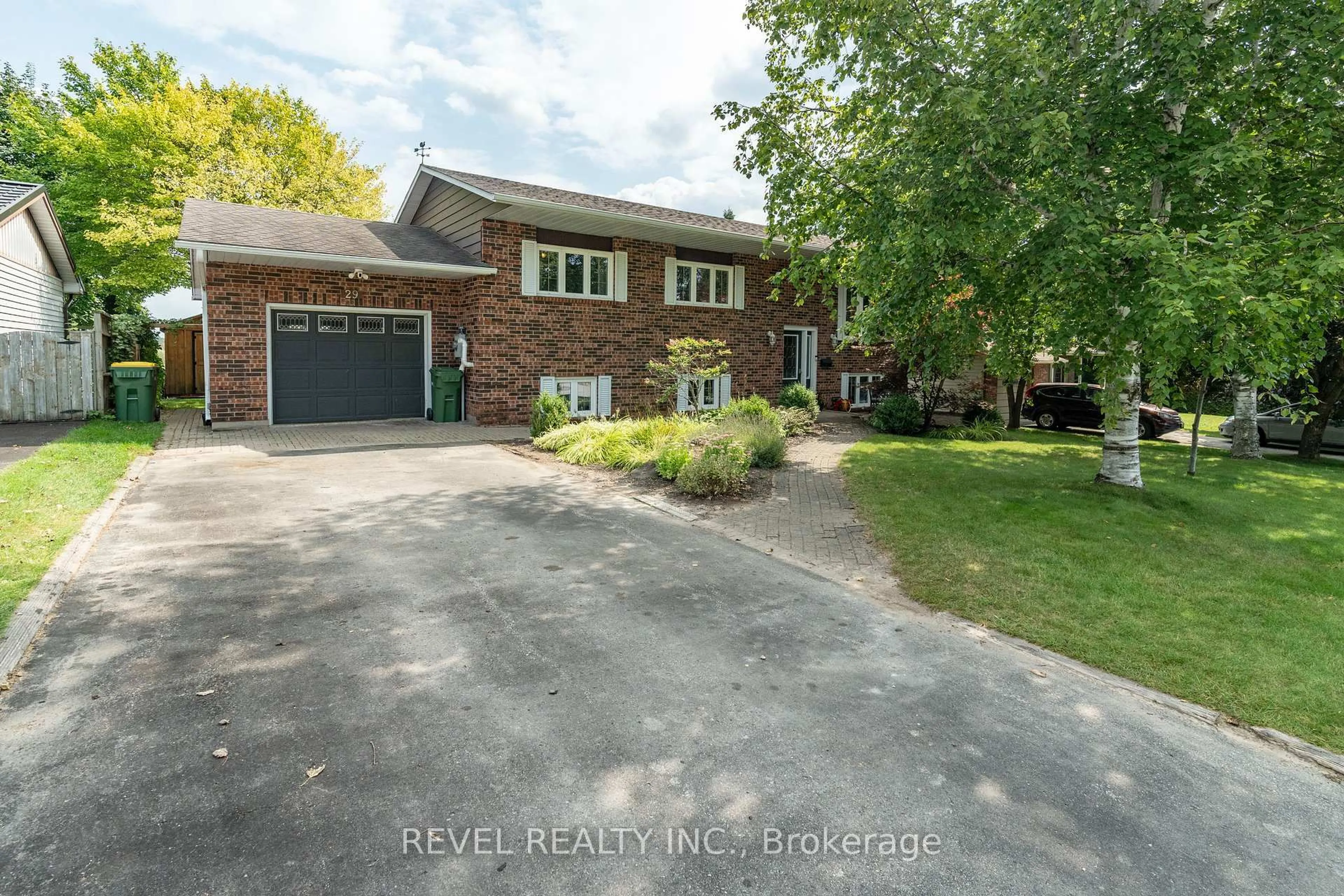 A pic from outside/outdoor area/front of a property/back of a property/a pic from drone, street for 29 Armstrong Cres, Grey Highlands Ontario N0C 1H0