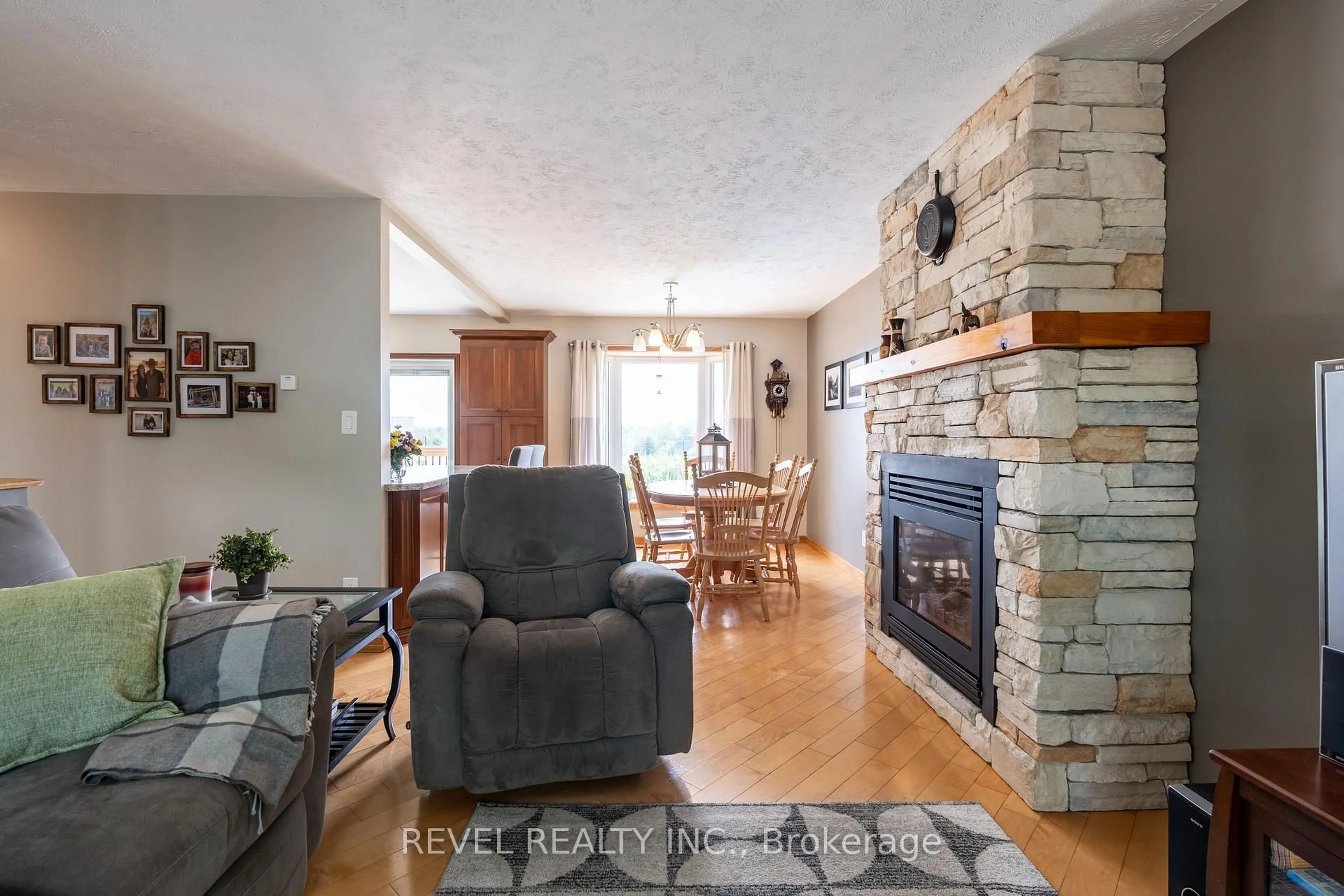 Living room with furniture, unknown for 29 Armstrong Cres, Grey Highlands Ontario N0C 1H0