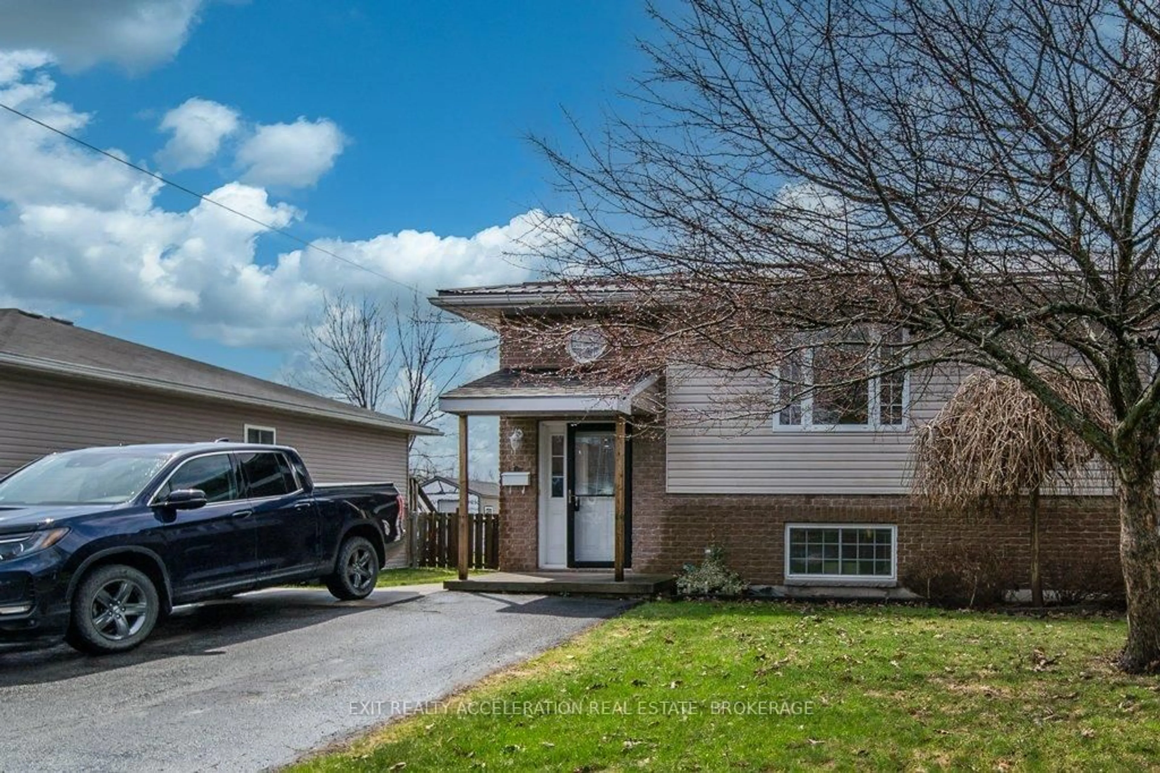 Unknown for 105 Pearl St, Deseronto Ontario K0K 1X0