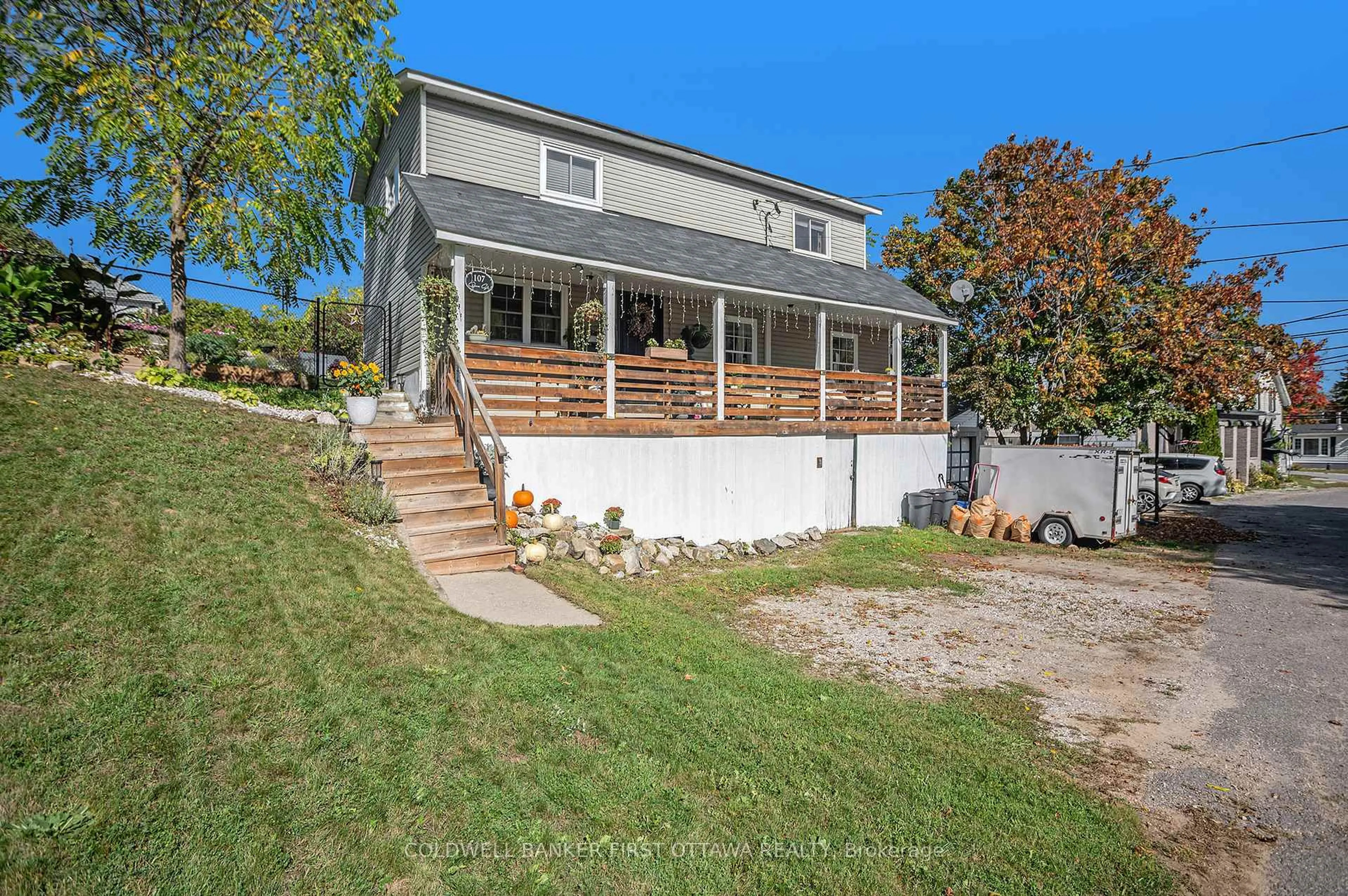 A pic from outside/outdoor area/front of a property/back of a property/a pic from drone, unknown for 107 Owen St, Lanark Ontario K0G 1K0