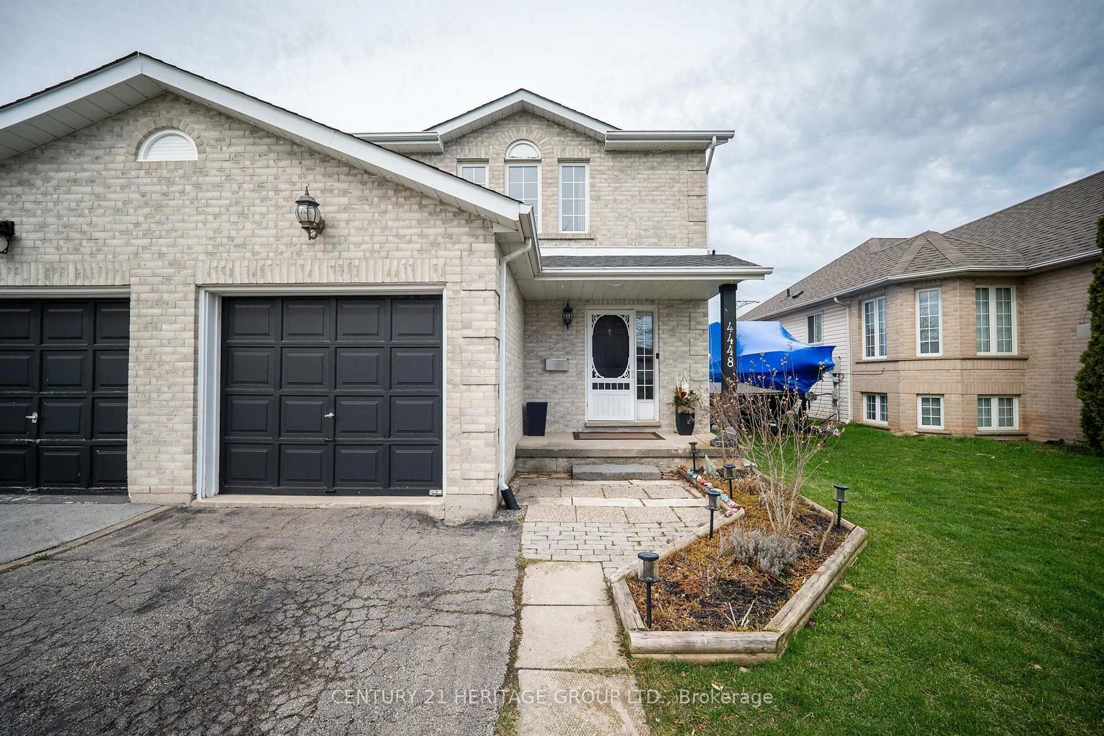 Home with brick exterior material, street for 4448 Dennis Ave, Lincoln Ontario L0R 1B5