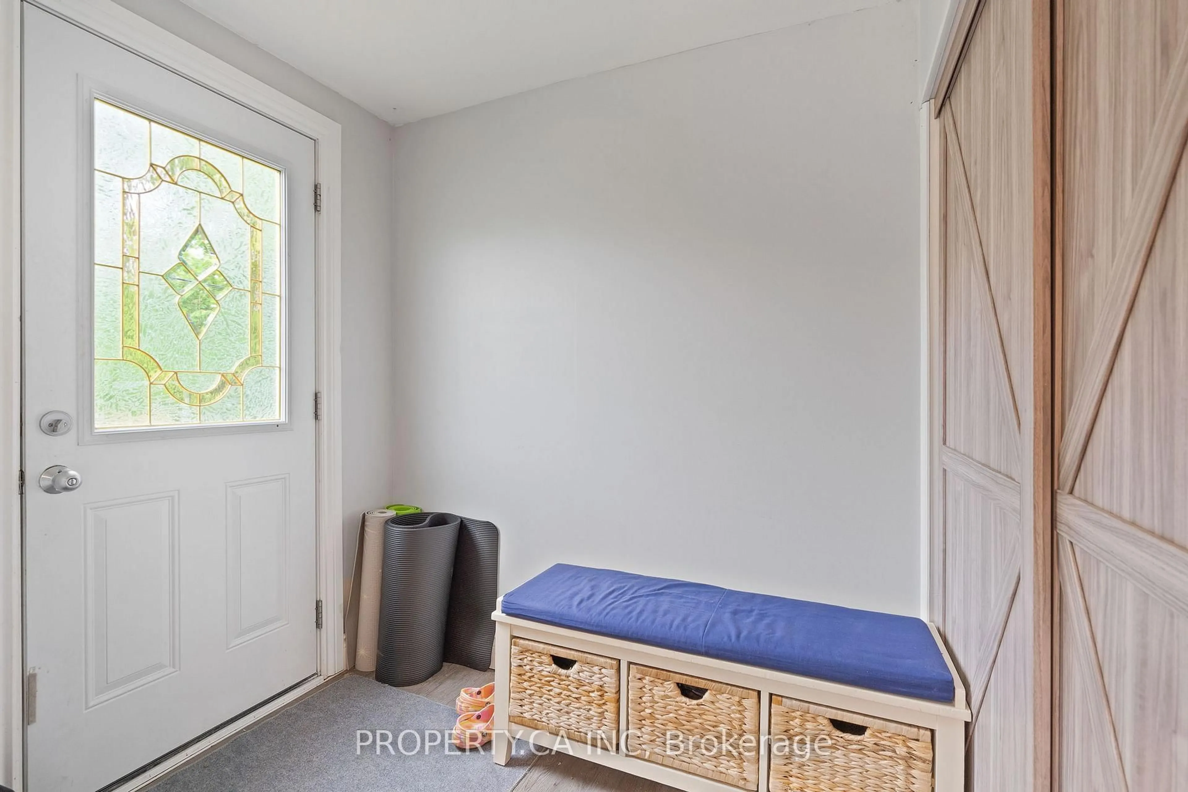 Indoor entryway for 190 Ann St, North Middlesex Ontario N0M 2K0