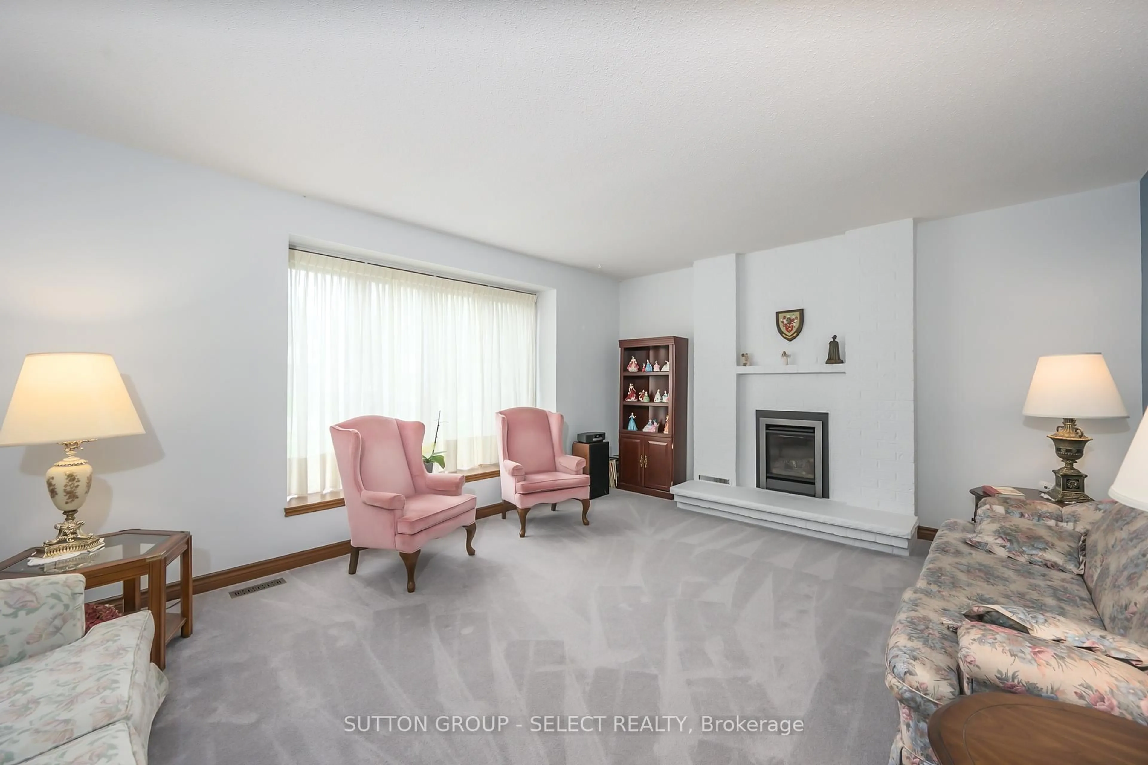Living room with furniture, carpet floor for 260 VILLAGE GREEN Ave, London South Ontario N6J 3Z6