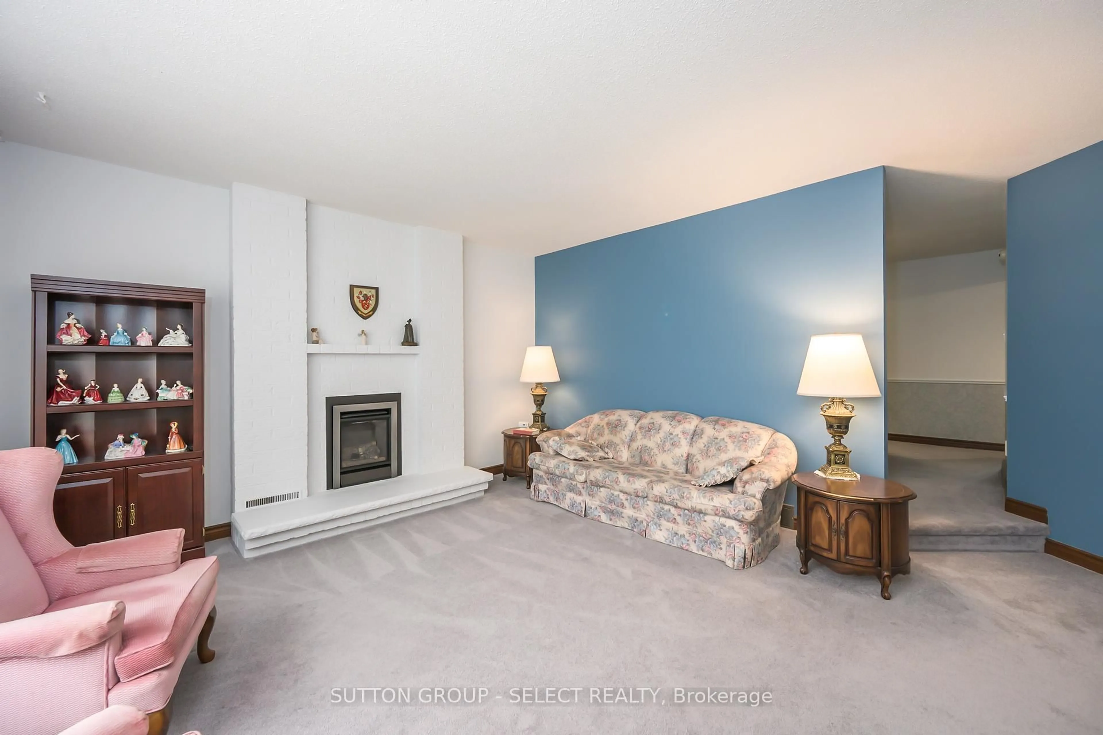 Living room with furniture, unknown for 260 VILLAGE GREEN Ave, London South Ontario N6J 3Z6