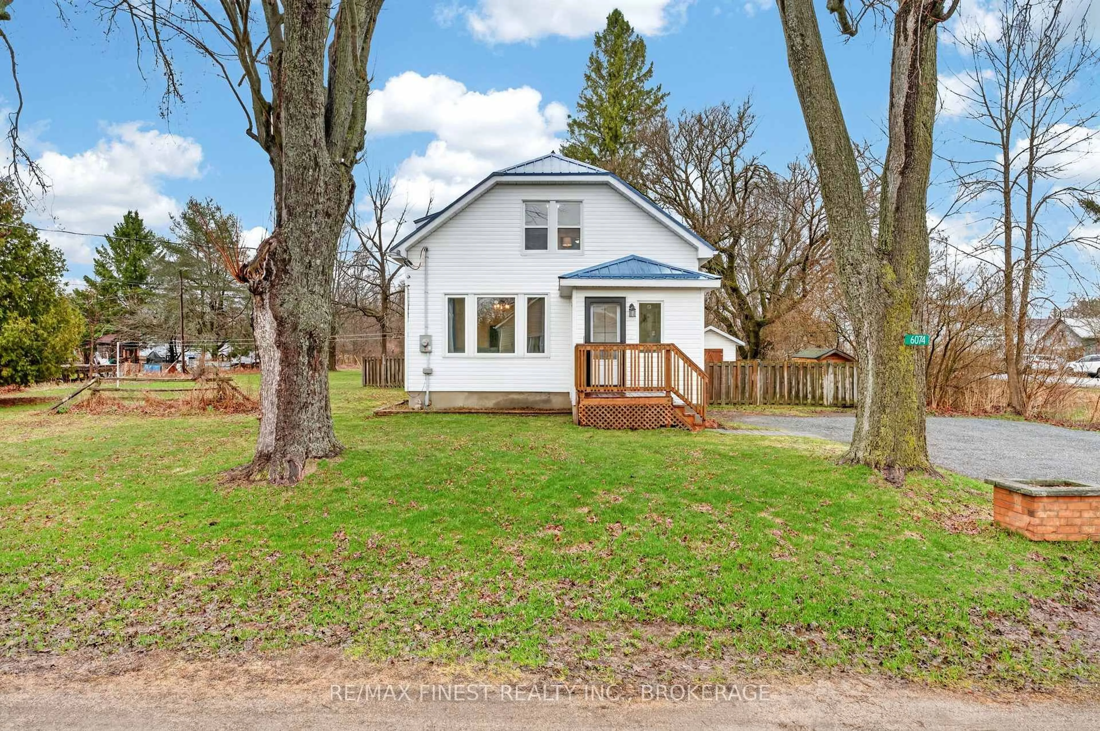 Unknown for 6074 Bank St, Verona Ontario K0H 2W0