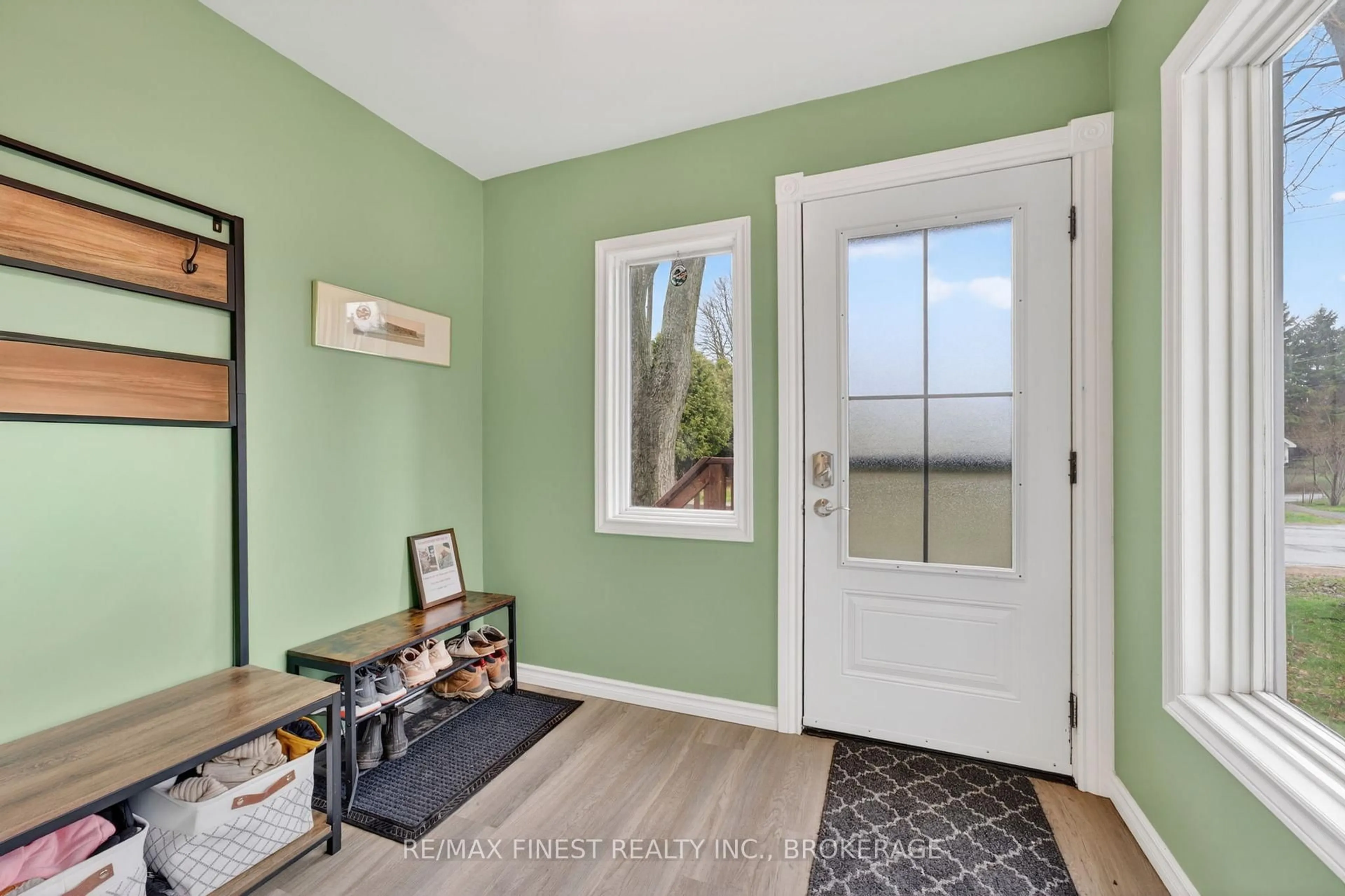 Indoor entryway for 6074 Bank St, Verona Ontario K0H 2W0