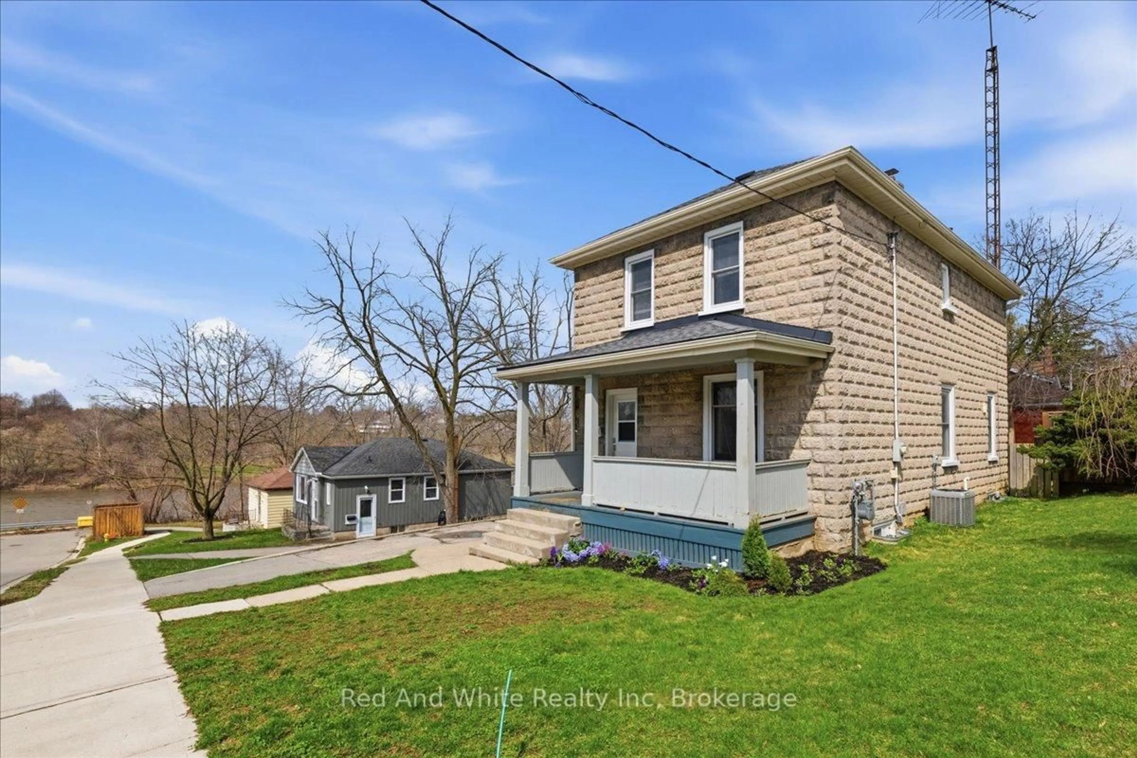 A pic from outside/outdoor area/front of a property/back of a property/a pic from drone, street for 12 Todd St, Cambridge Ontario N1R 1G5