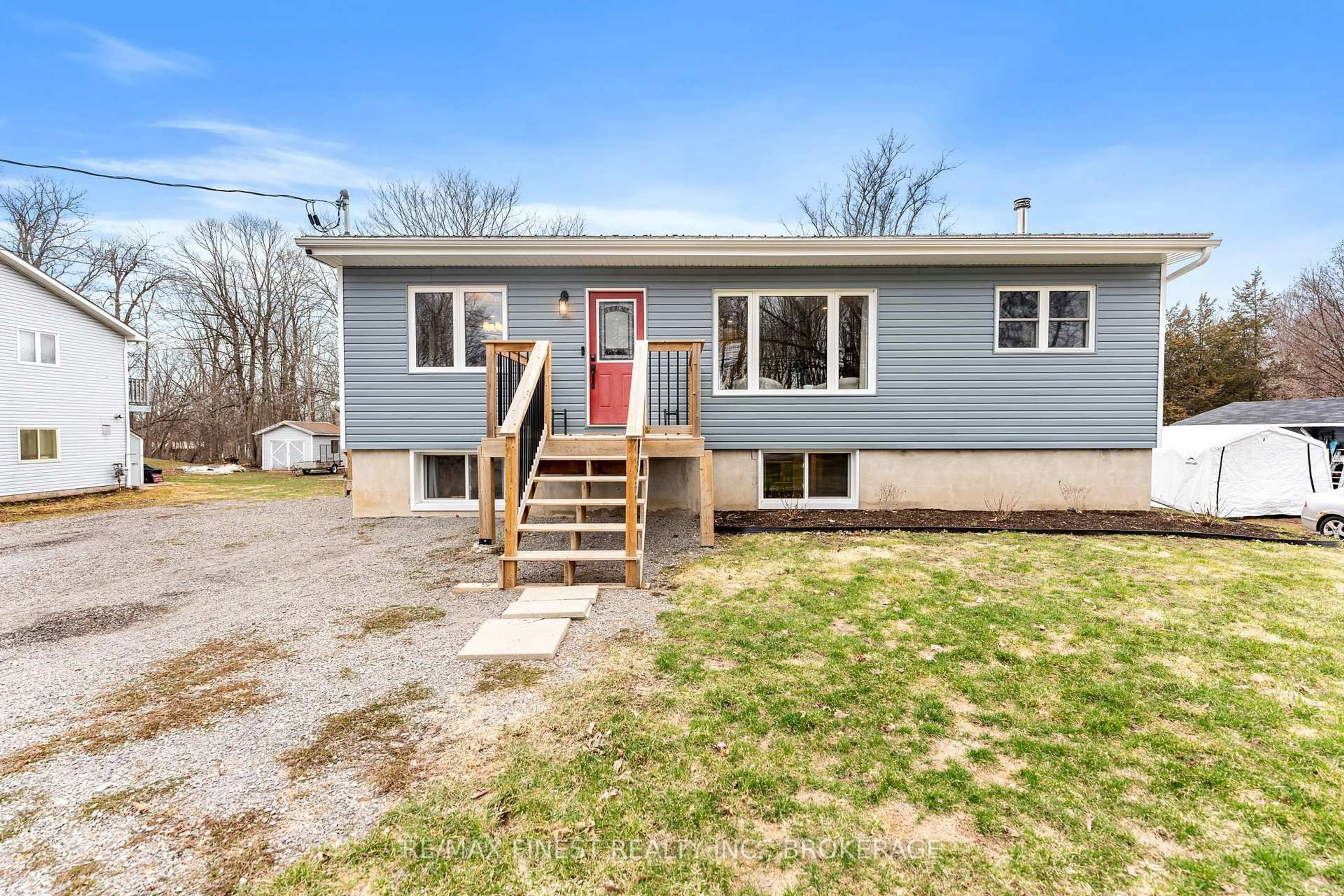 Home with vinyl exterior material, unknown for 3540 County Road 27, Elizabethtown-Kitley Ontario K0E 1M0