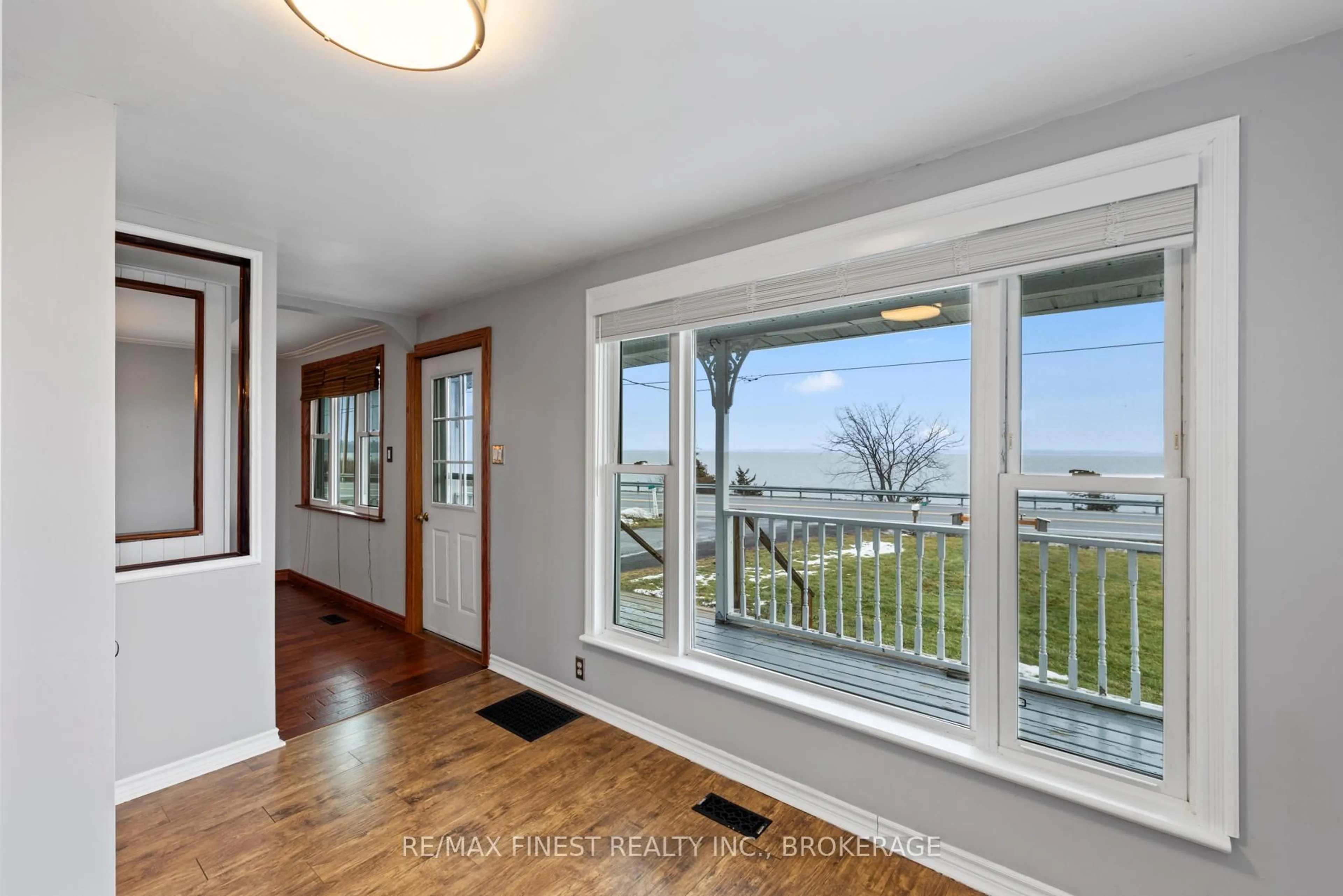 Indoor entryway for 5157 Bath Rd, Bath Ontario K0H 1G0