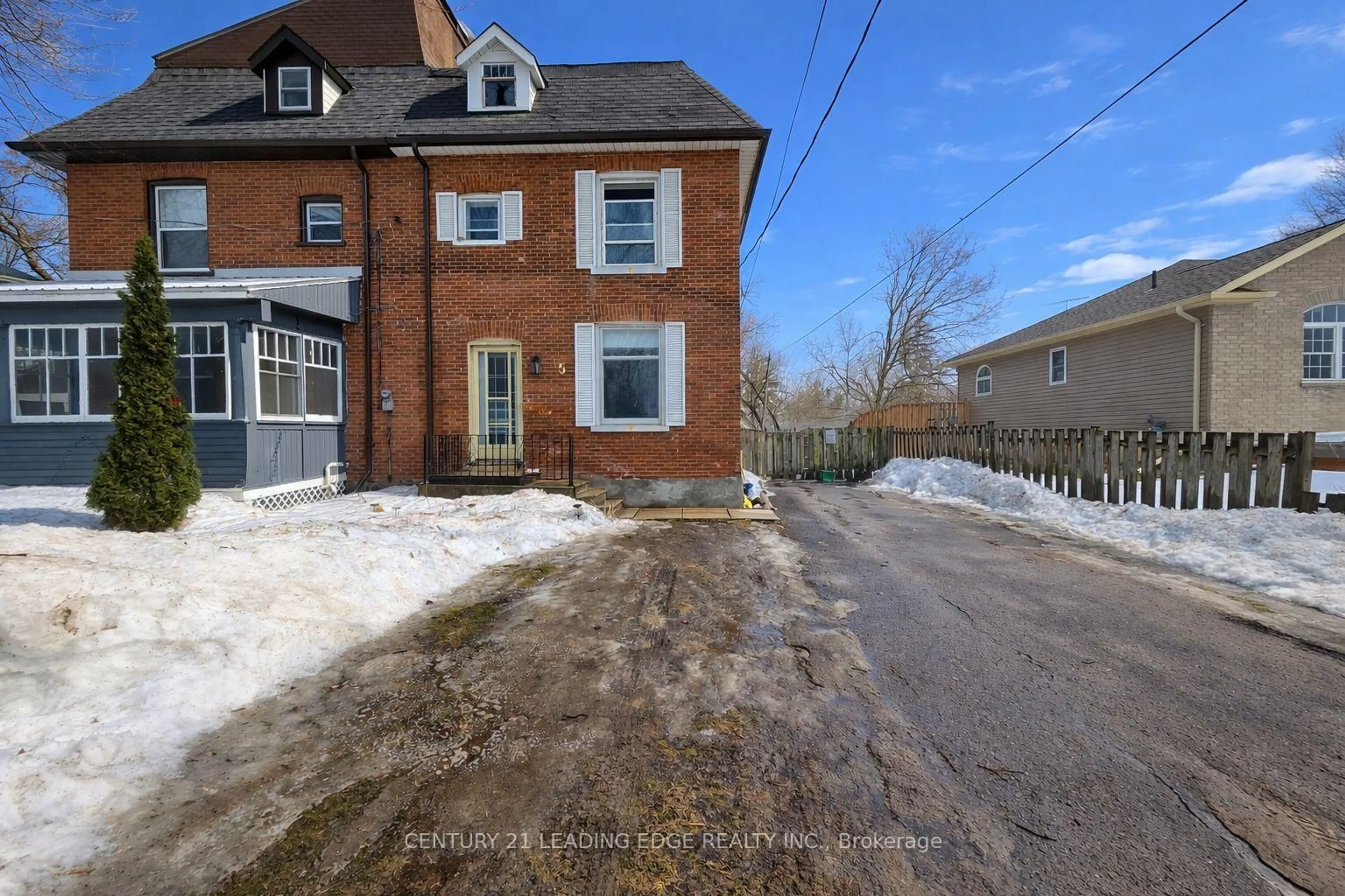 A pic from outside/outdoor area/front of a property/back of a property/a pic from drone, street for 15 George St, Kawartha Lakes Ontario K0L 2W0