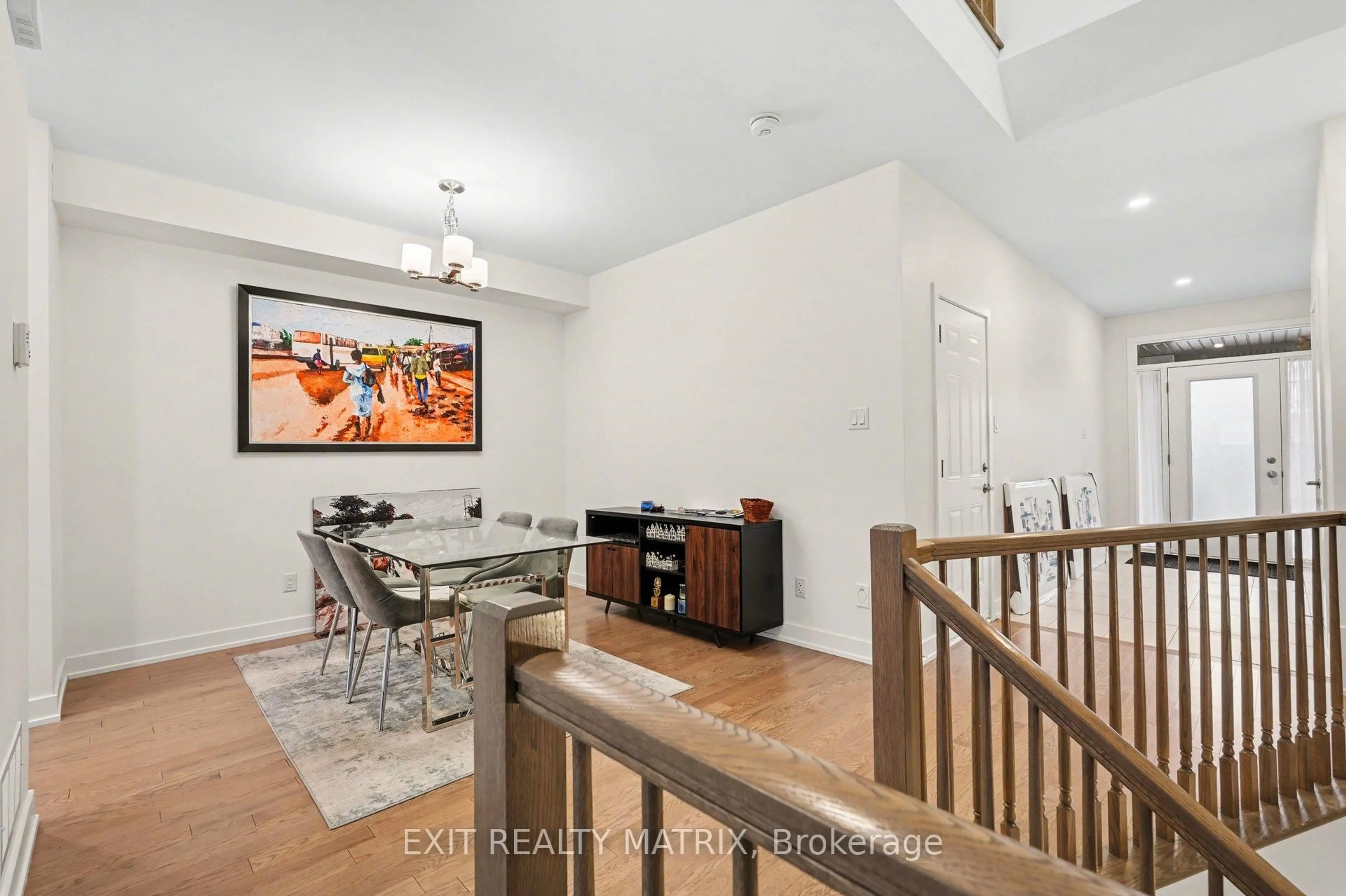 Unknown for 656 Putney Cres, Ottawa Ontario K2S 2N7