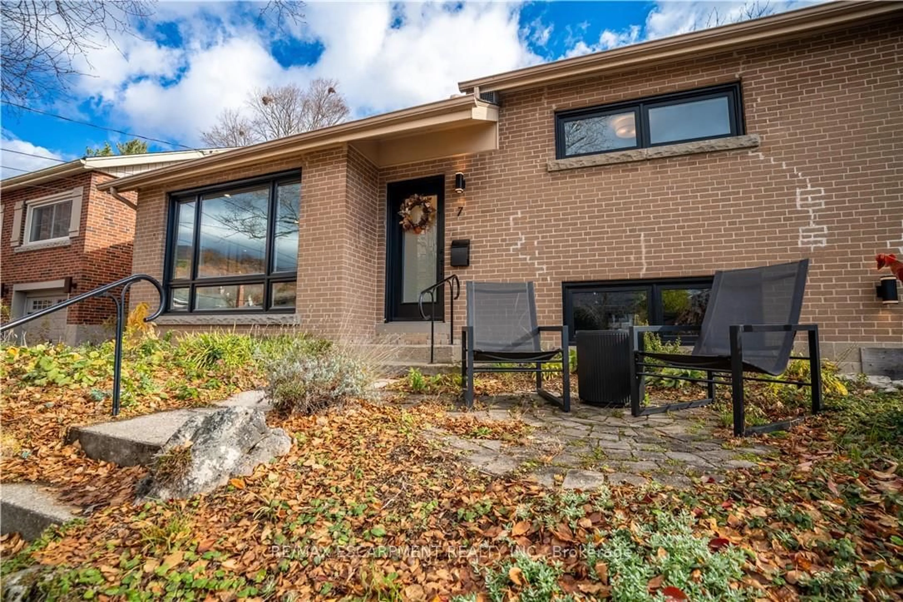 Home with brick exterior material, unknown for 7 Glenmorris Dr, Hamilton Ontario L9H 1S5
