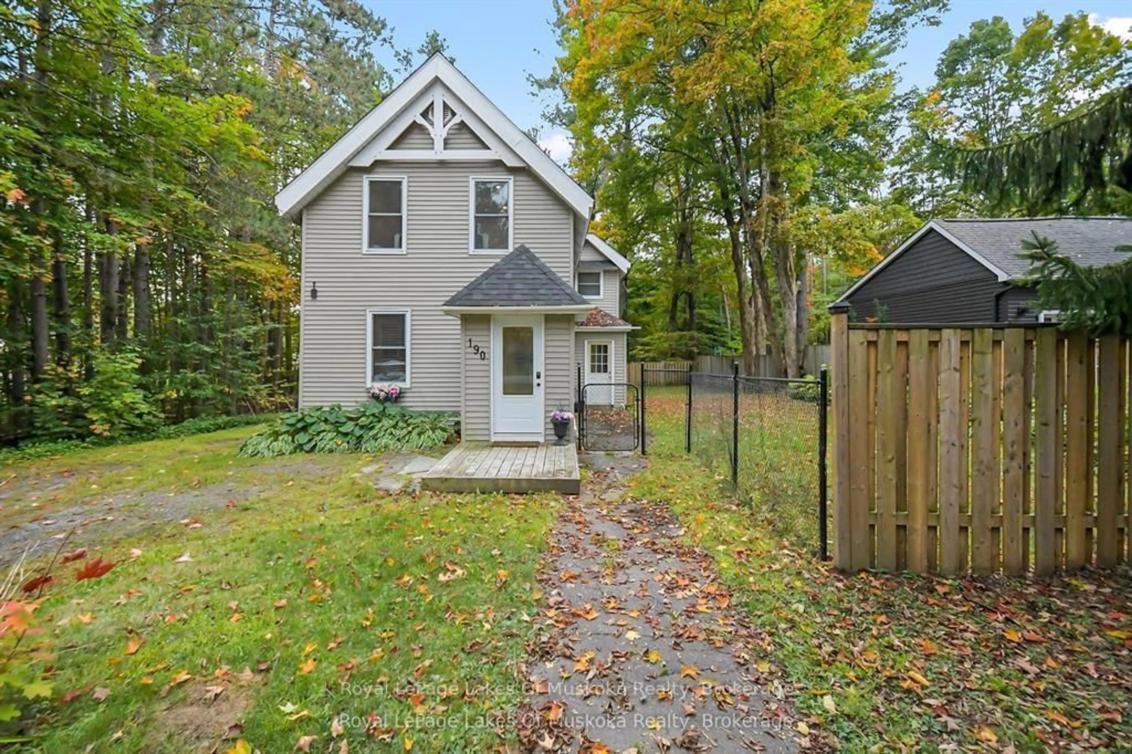 Unknown for 190 Maple St, Bracebridge Ontario P1L 1K4