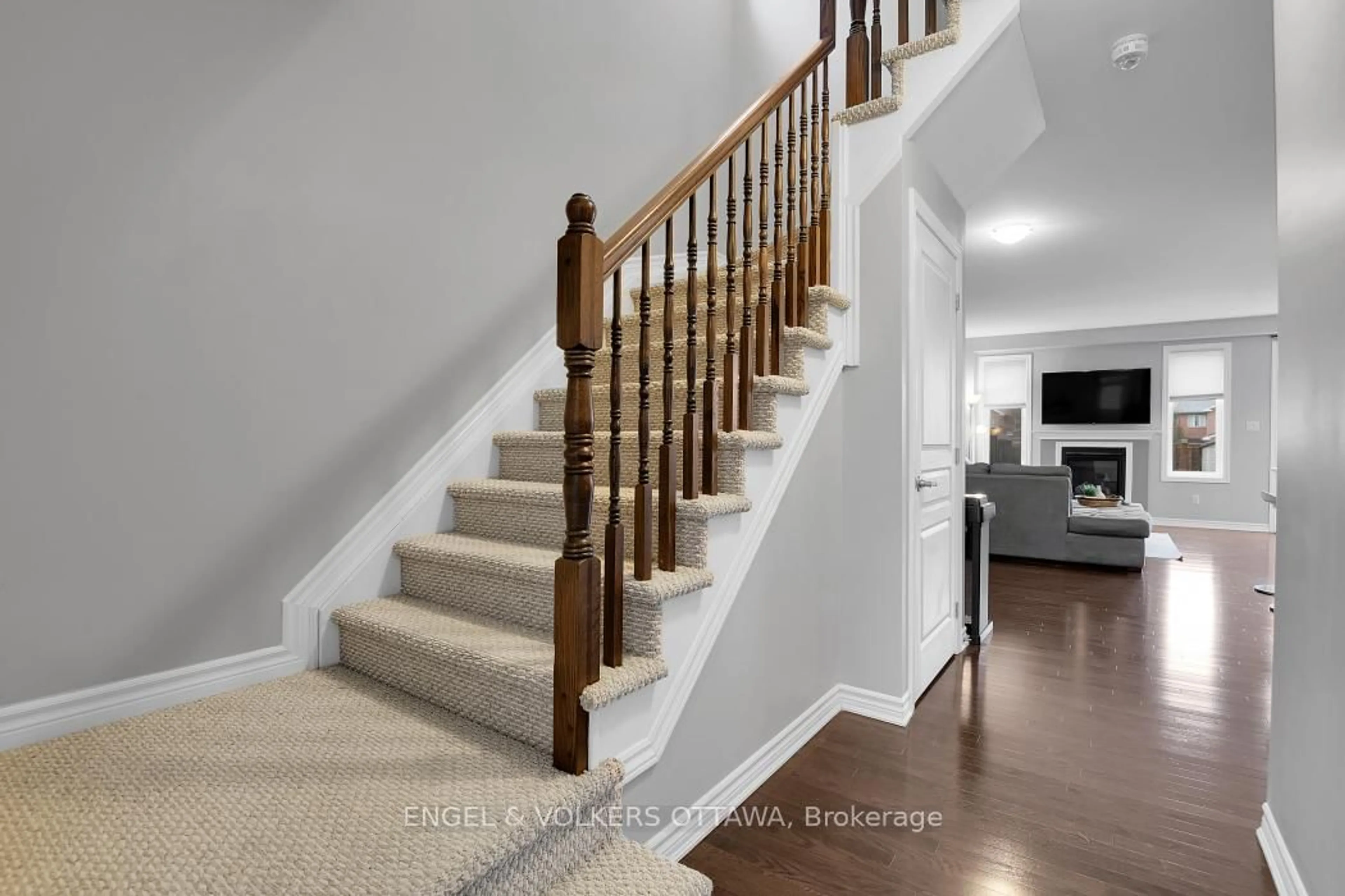 Stairs for 639 Via Mattino Way, Ottawa Ontario K2J 6B9