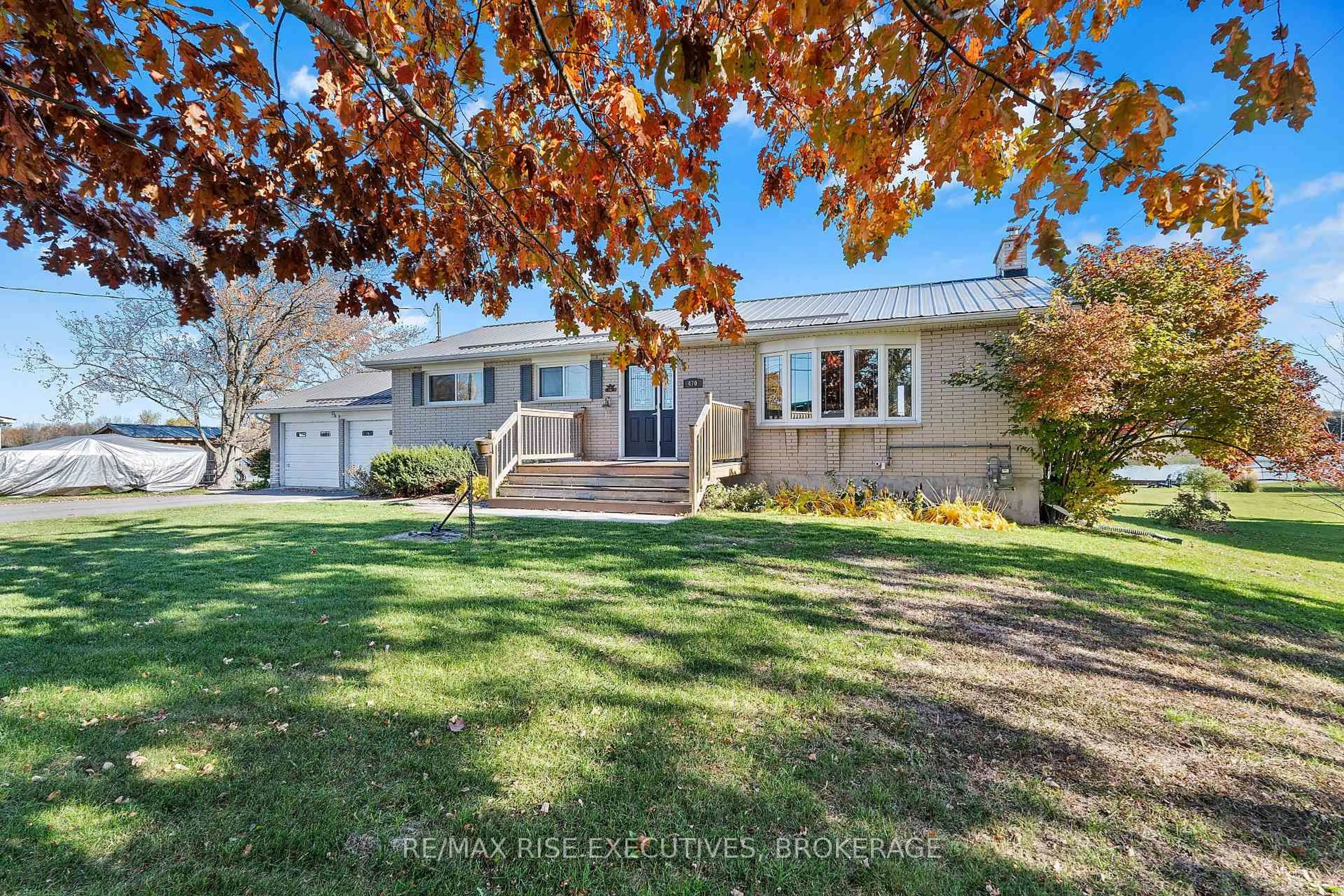 A pic from outside/outdoor area/front of a property/back of a property/a pic from drone, street for 470 Dundas St, Greater Napanee Ontario K7R 2C1