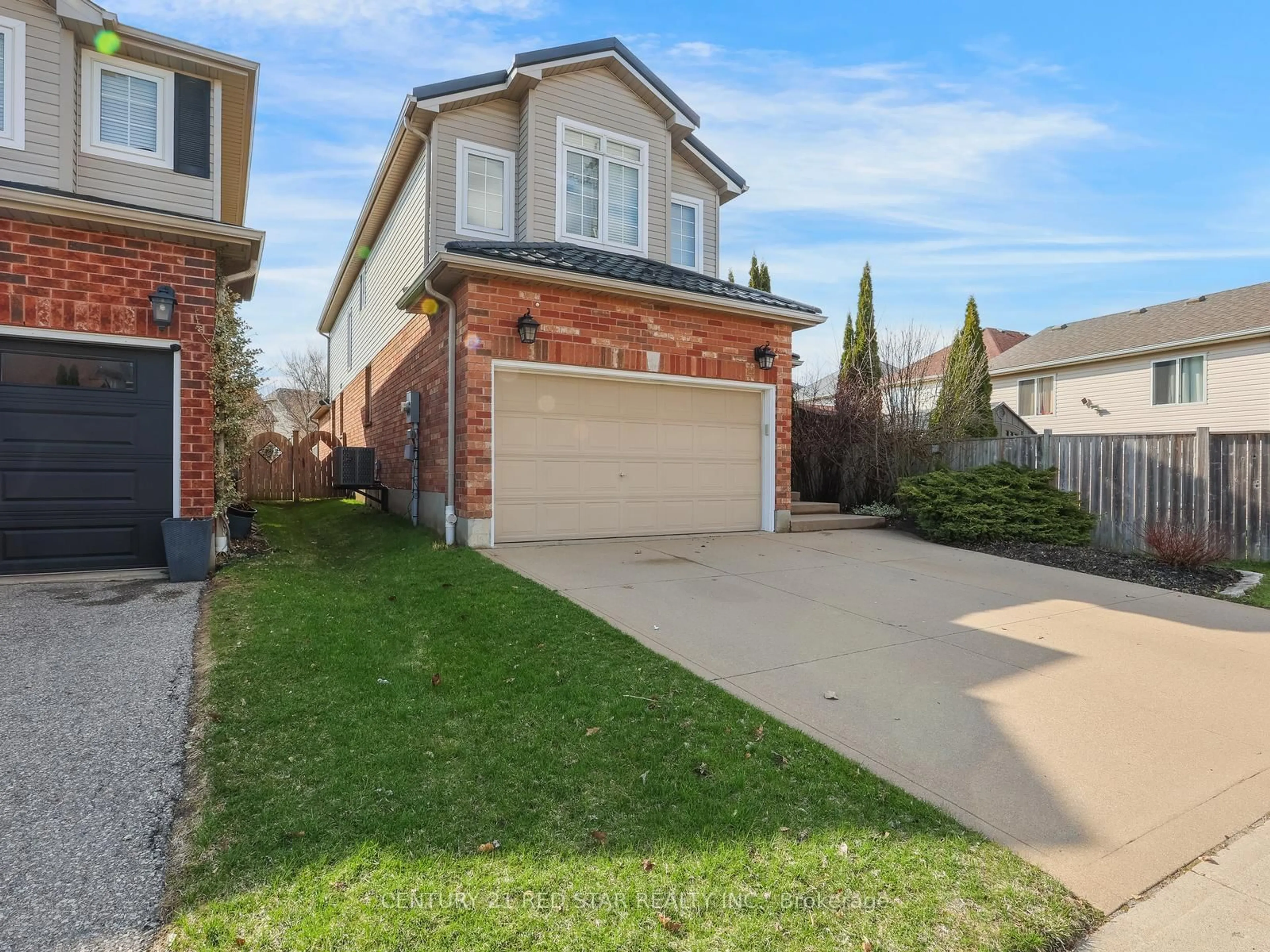 A pic from outside/outdoor area/front of a property/back of a property/a pic from drone, street for 631 Doon South Dr, Kitchener Ontario N2P 2X5