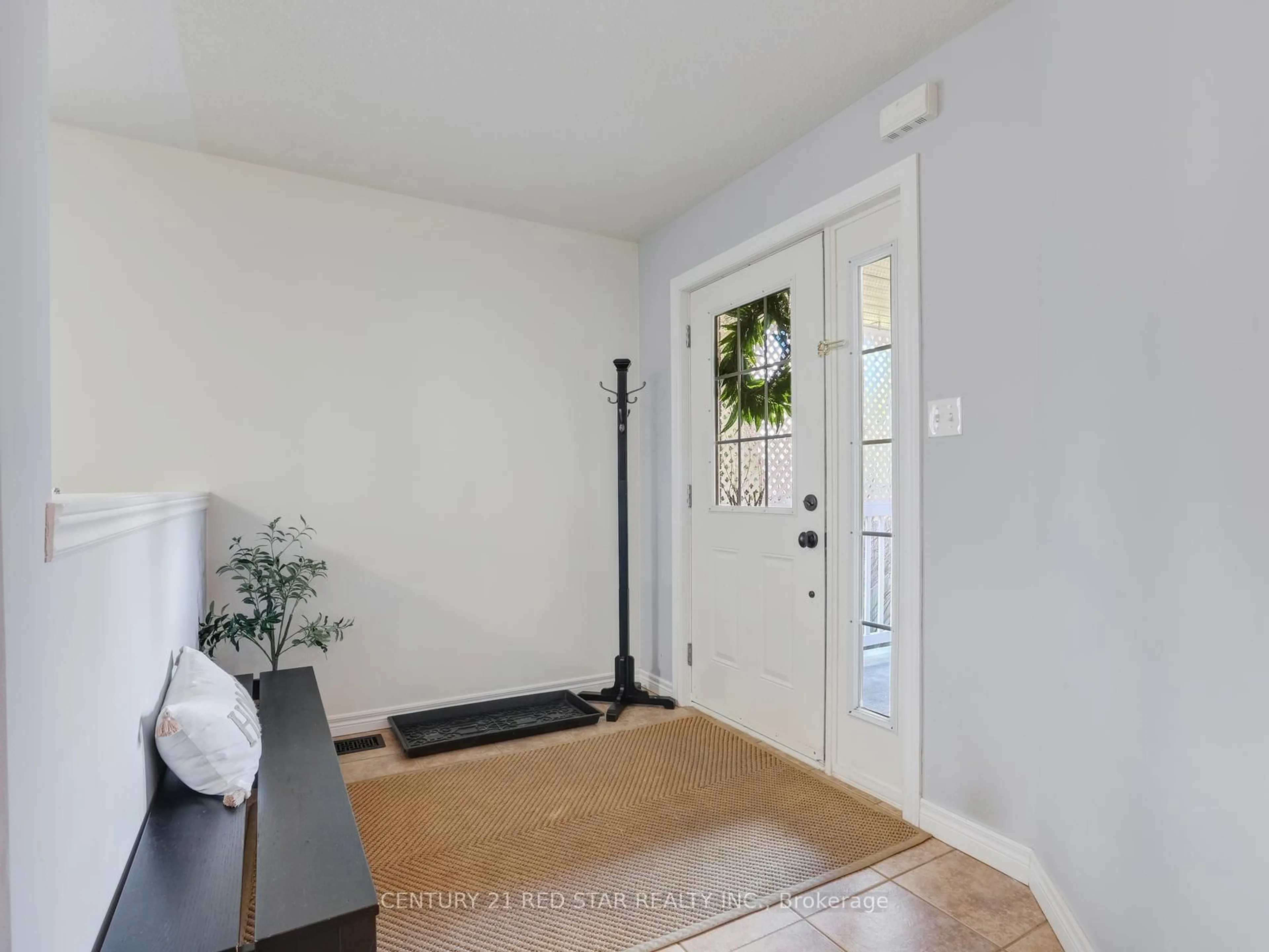 Indoor entryway for 631 Doon South Dr, Kitchener Ontario N2P 2X5