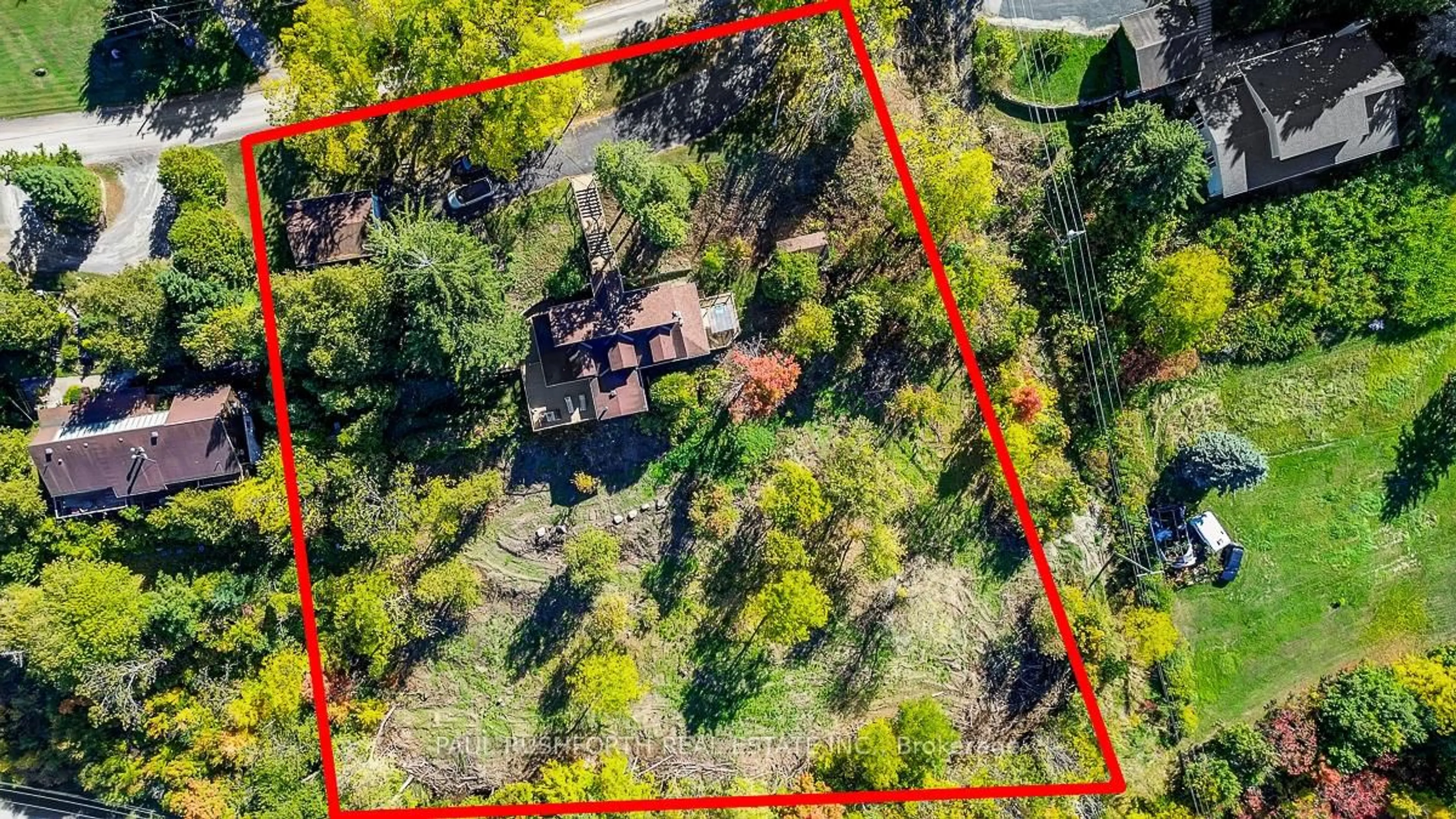 A pic from outside/outdoor area/front of a property/back of a property/a pic from drone, unknown for 1565 Lilac Lane, Ottawa Ontario K4C 1C4