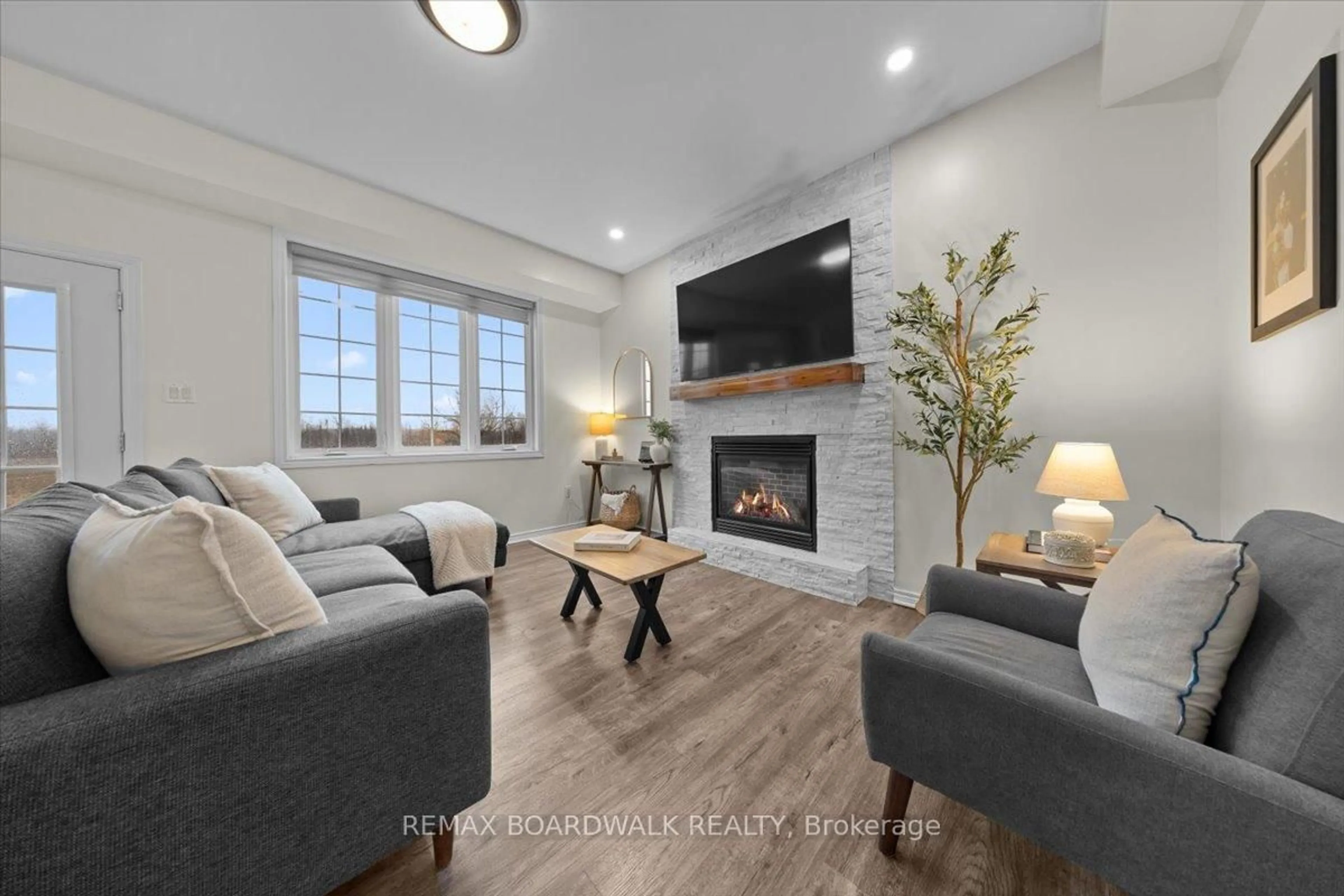 Living room with furniture, unknown for 8044 Craig Farm Dr, Metcalfe Ontario K0A 2P0