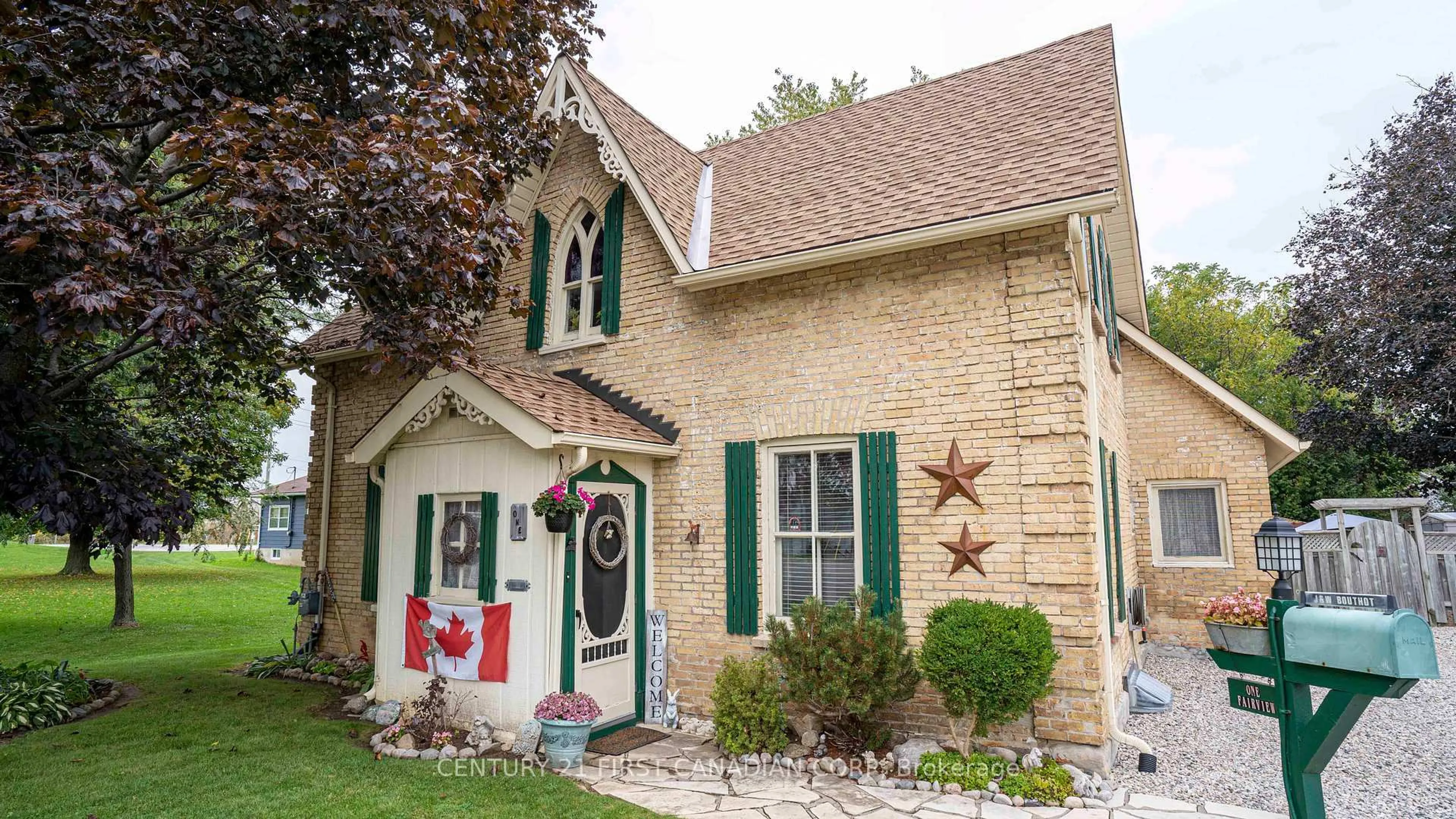 Home with vinyl exterior material, street for 1 Fairview Ave, St. Thomas Ontario N5R 4X2