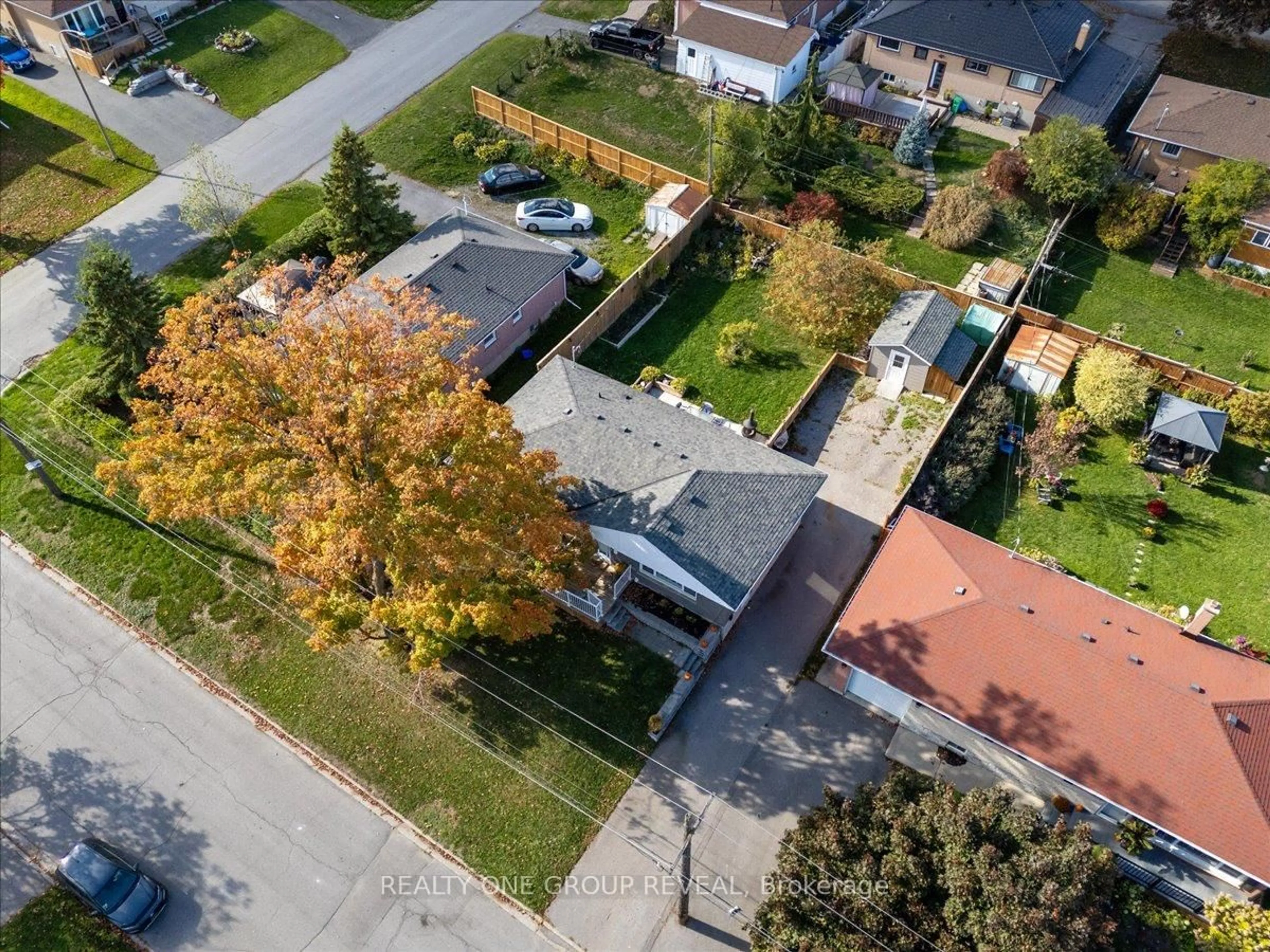 A pic from outside/outdoor area/front of a property/back of a property/a pic from drone, street for 376 Bellevue St, Peterborough Ontario K9H 5G2