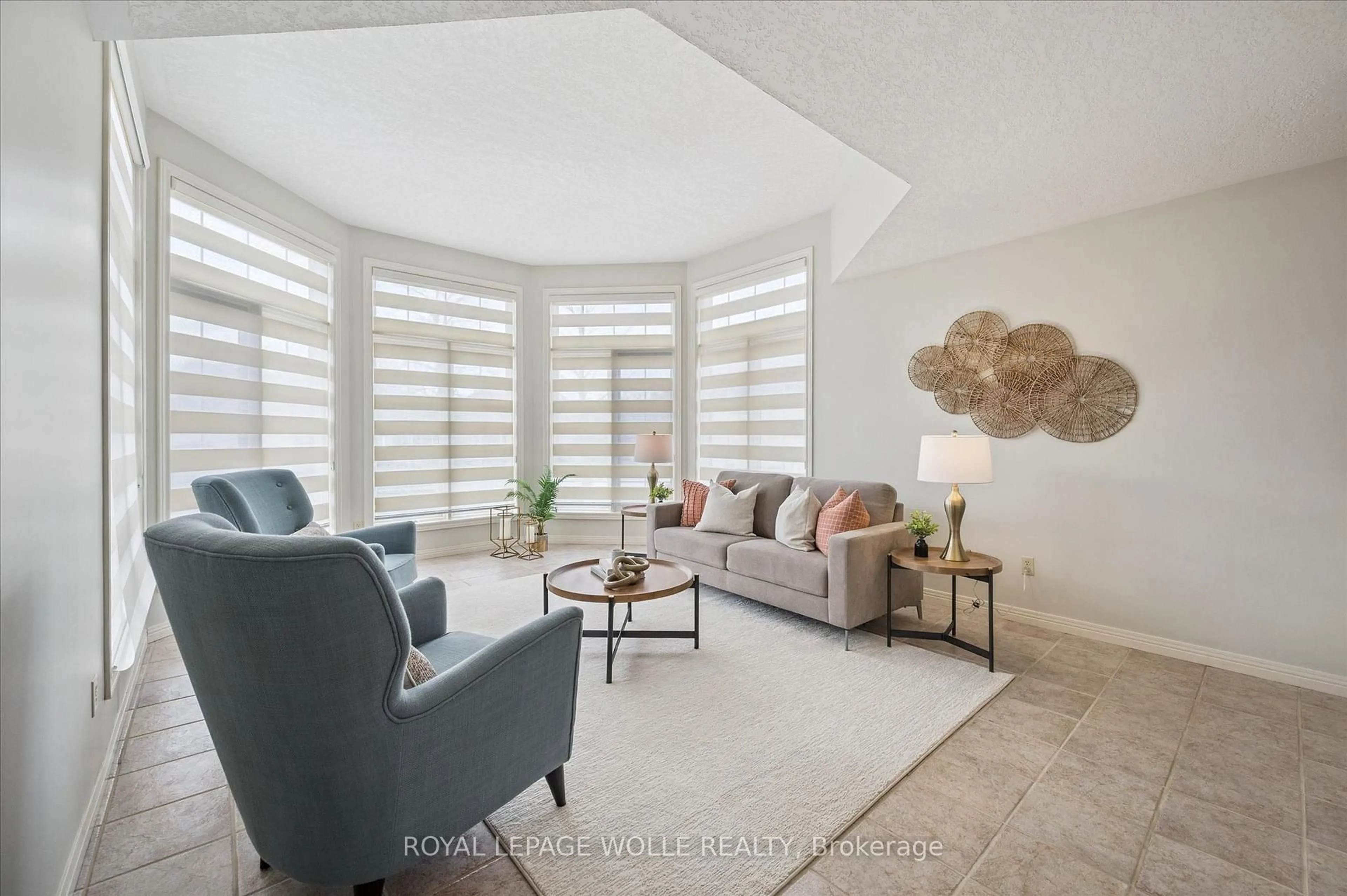 Living room with furniture, unknown for 152 Golf Links Dr, Wilmot Ontario N3A 3P1