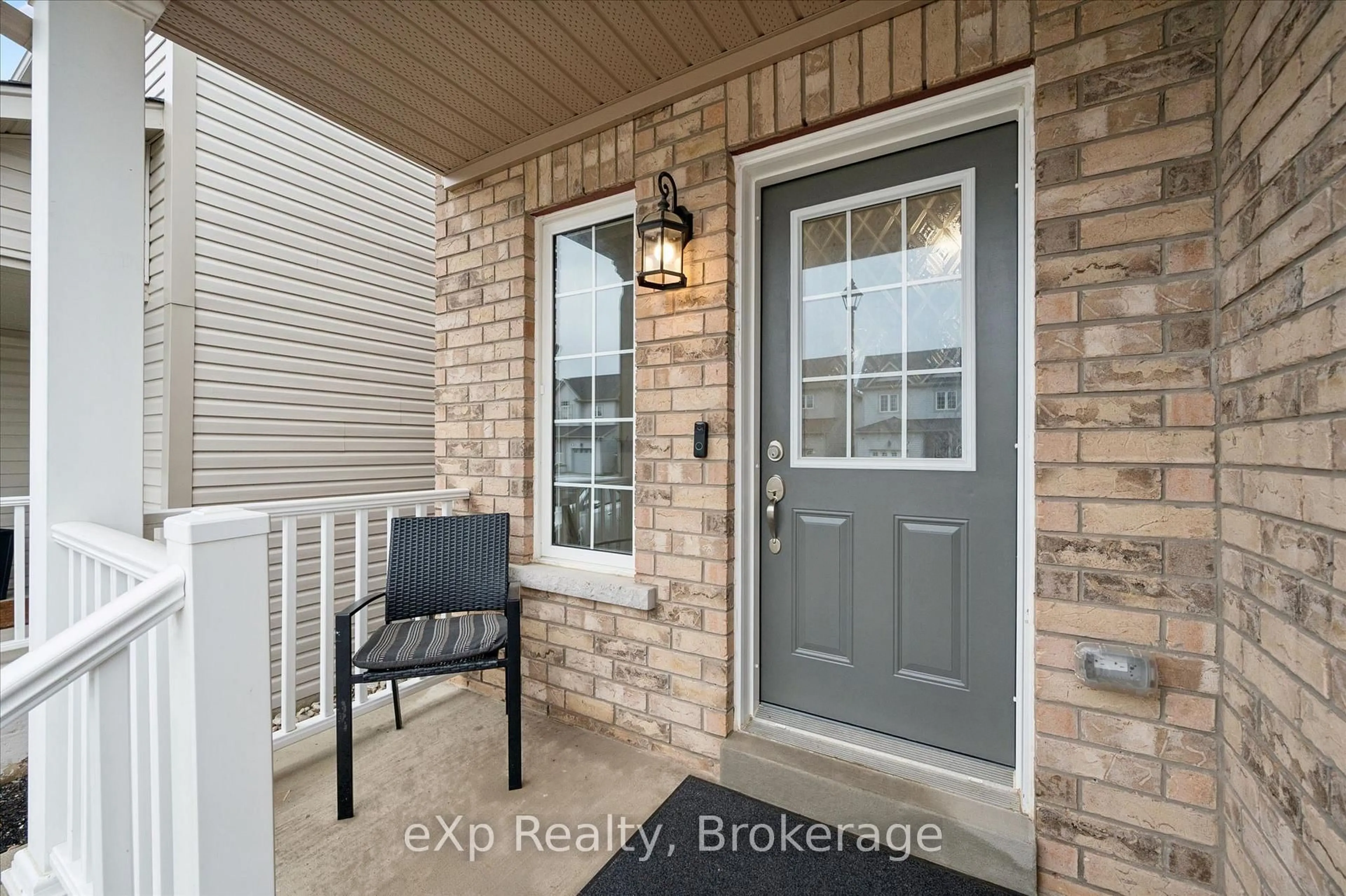 Indoor entryway for 40 Courtney St, Centre Wellington Ontario N1M 0E5