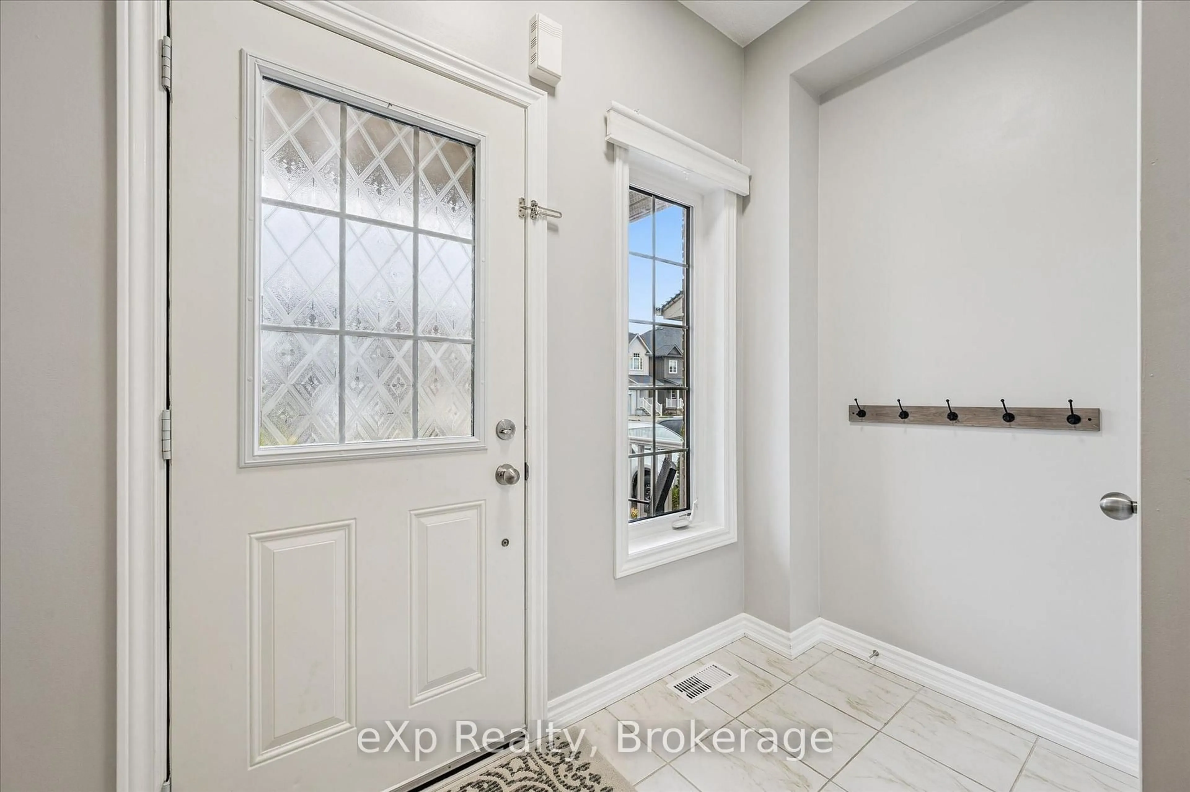 Indoor entryway for 40 Courtney St, Centre Wellington Ontario N1M 0E5