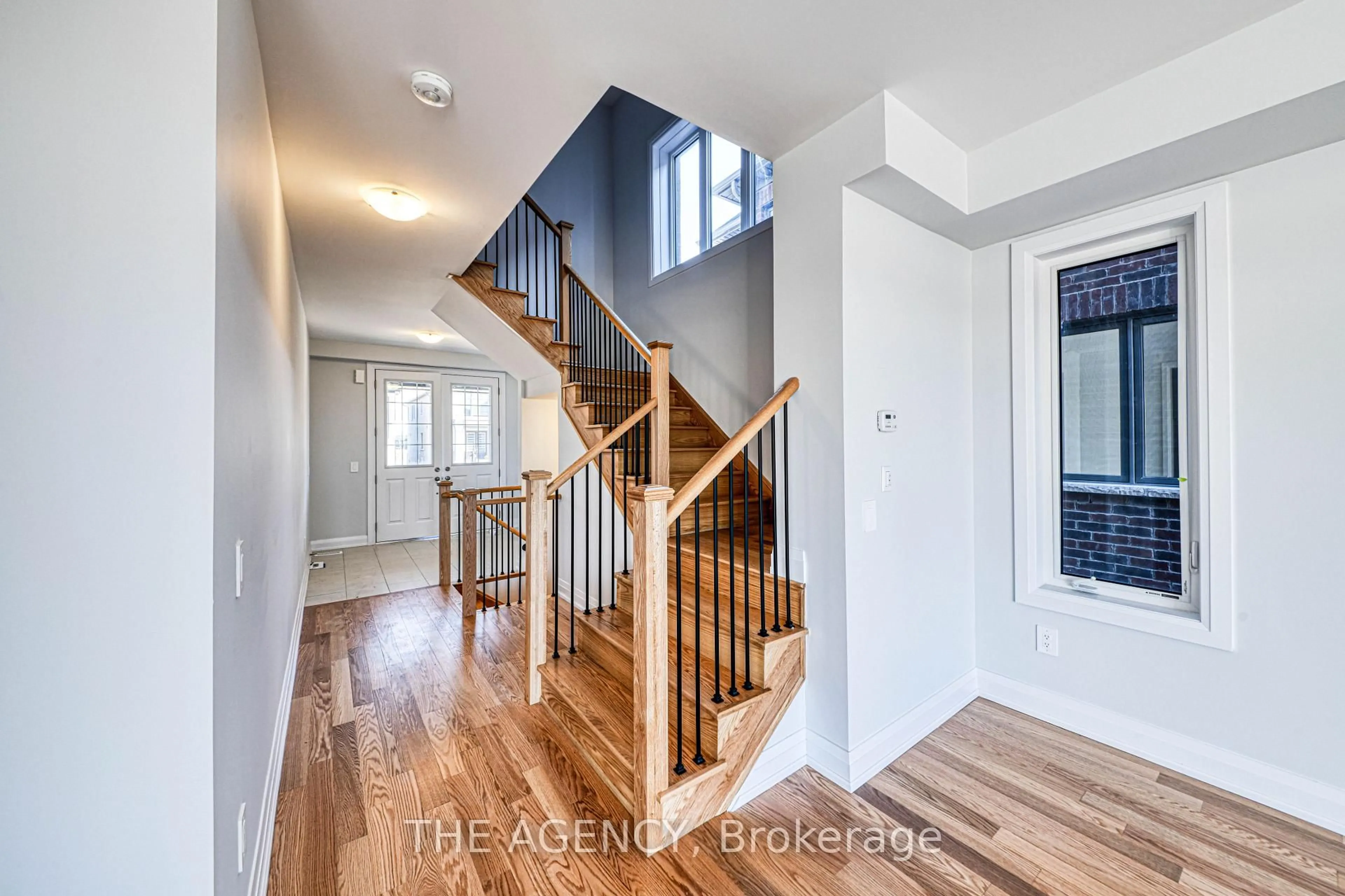 Indoor entryway for 98 Butler Blvd, Kawartha Lakes Ontario K9V 6A9