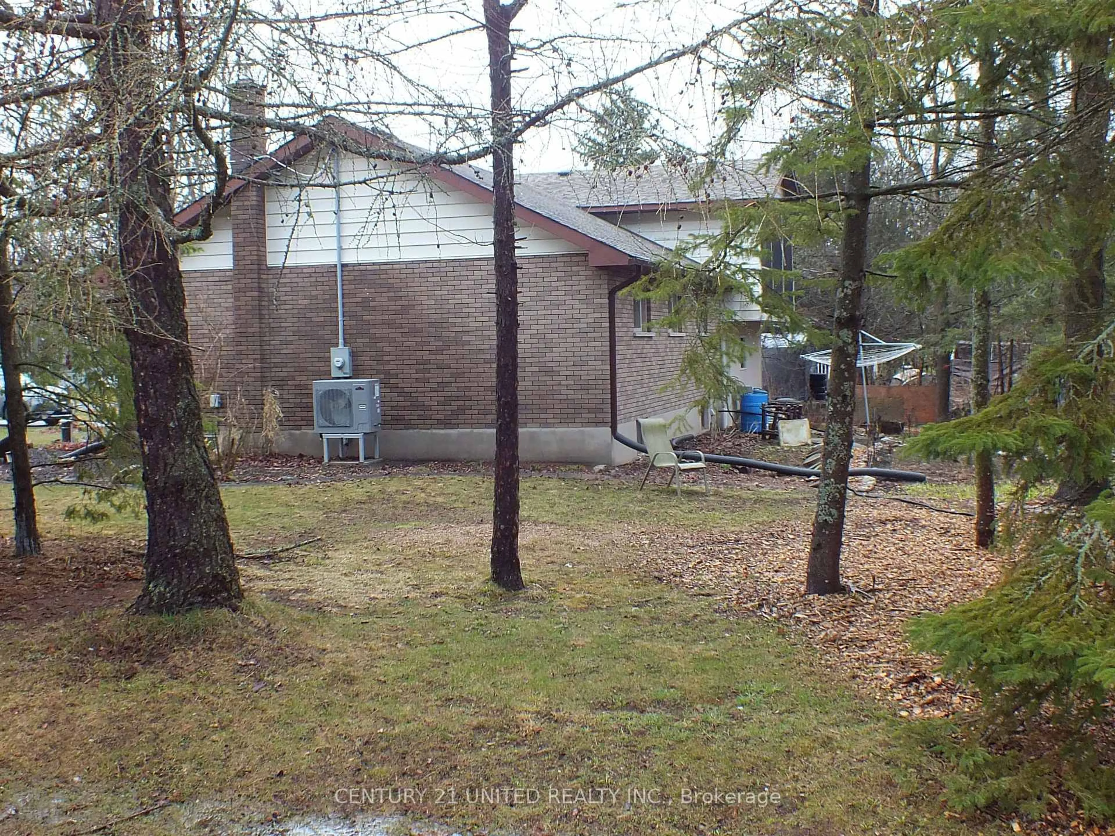 A pic from outside/outdoor area/front of a property/back of a property/a pic from drone, street for 316 Leon Ave, Selwyn Ontario K9L 1M1
